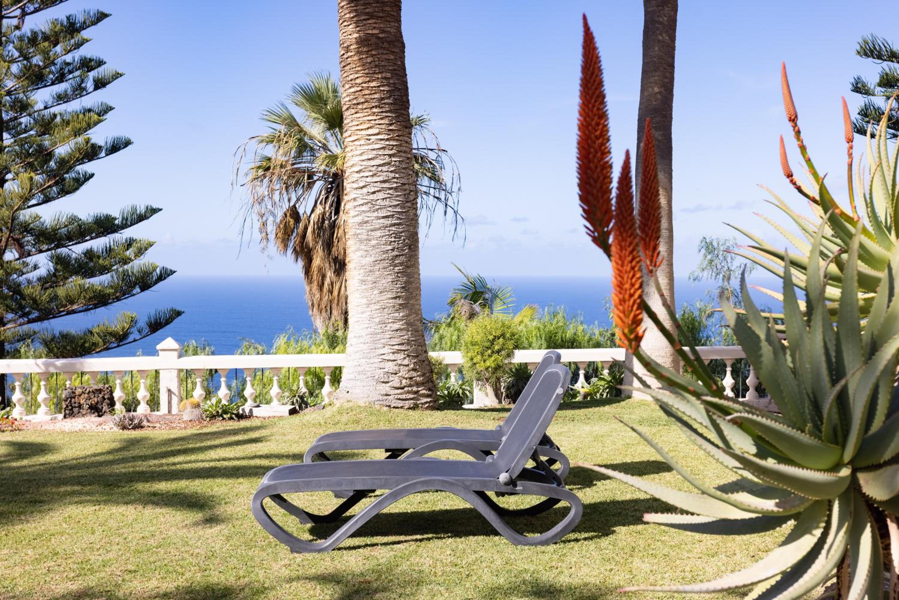 El Refugio Apartments & Villa