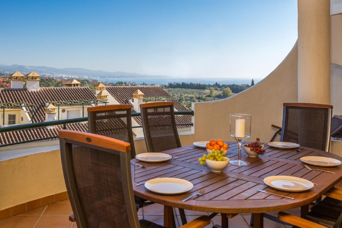 Puerto Banus Senorio de Aloha 3 bed apartment with seaviews photo 1