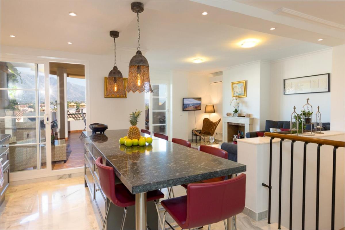 Puerto Banus Senorio de Aloha 3 bed apartment with seaviews photo 3