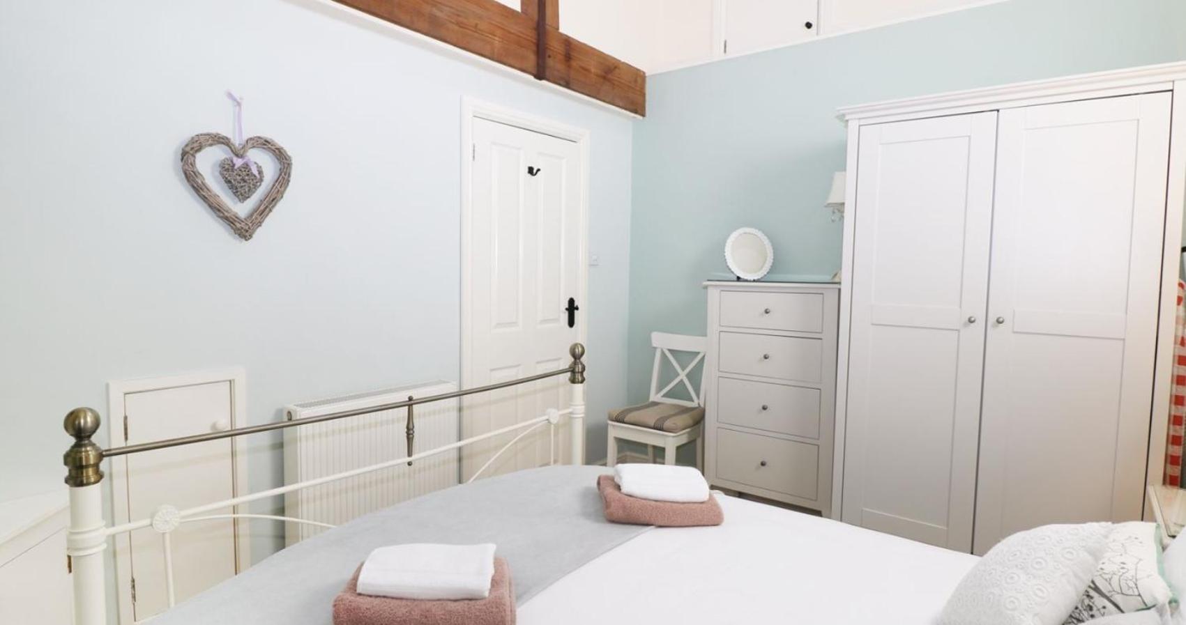 Unicorn Cottage view 3