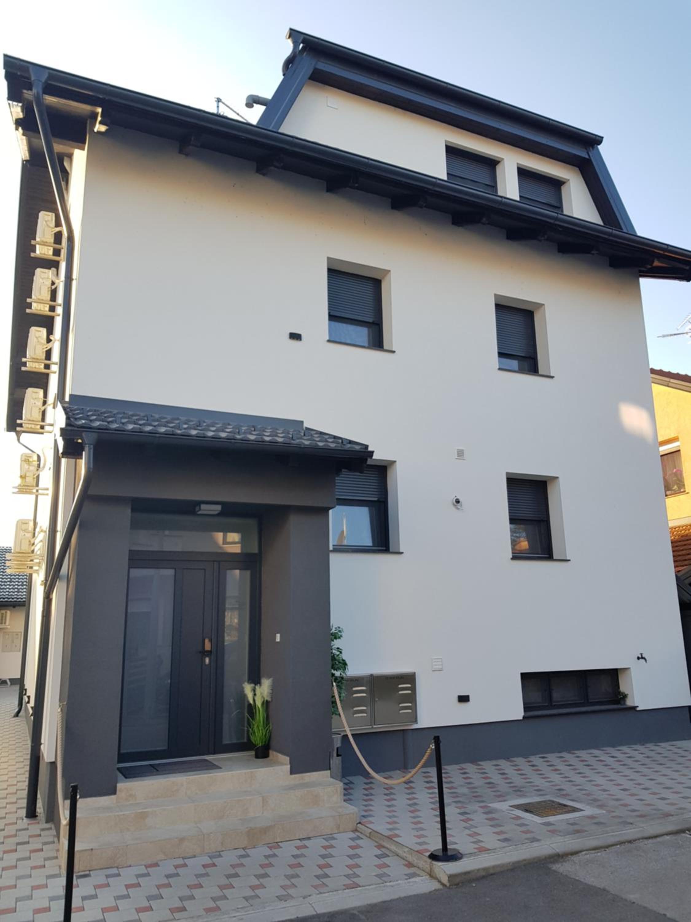 Hotel Royal Palace - Image 1