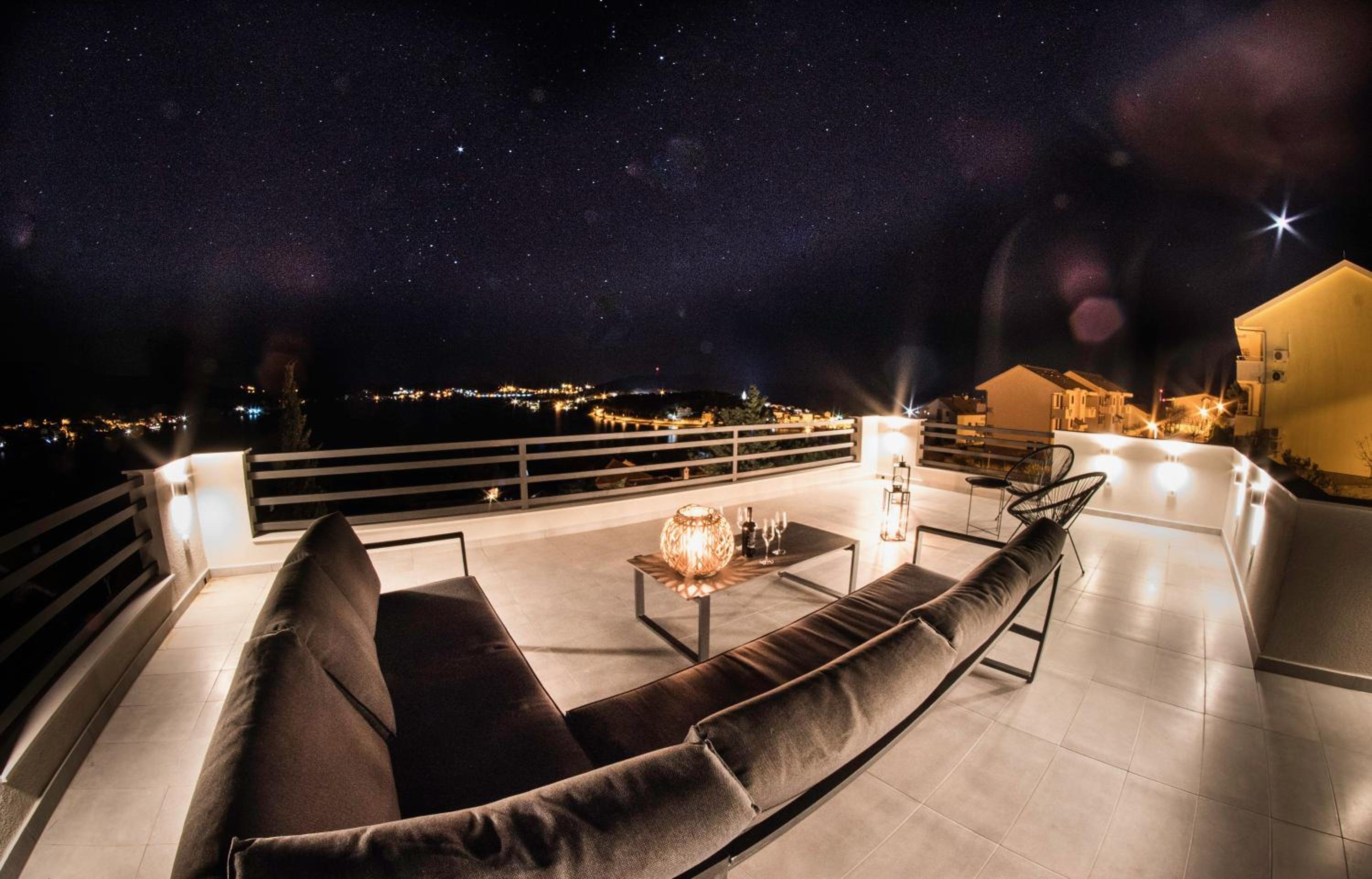 One Bedroom Apt with Garden views - Access to Amazing Rooftop Terrace, Free Parking and Gym on premises view 2