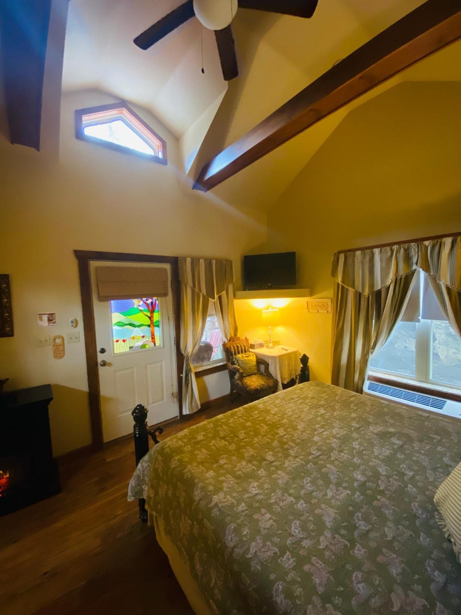 All Seasons Treehouse Village