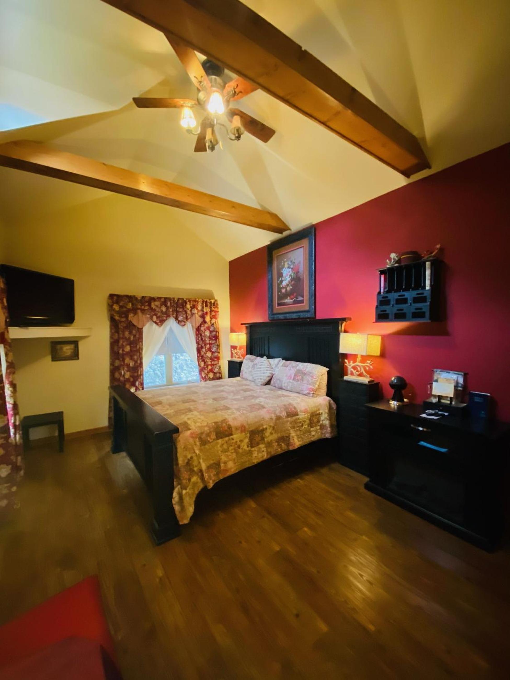 All Seasons Treehouse Village