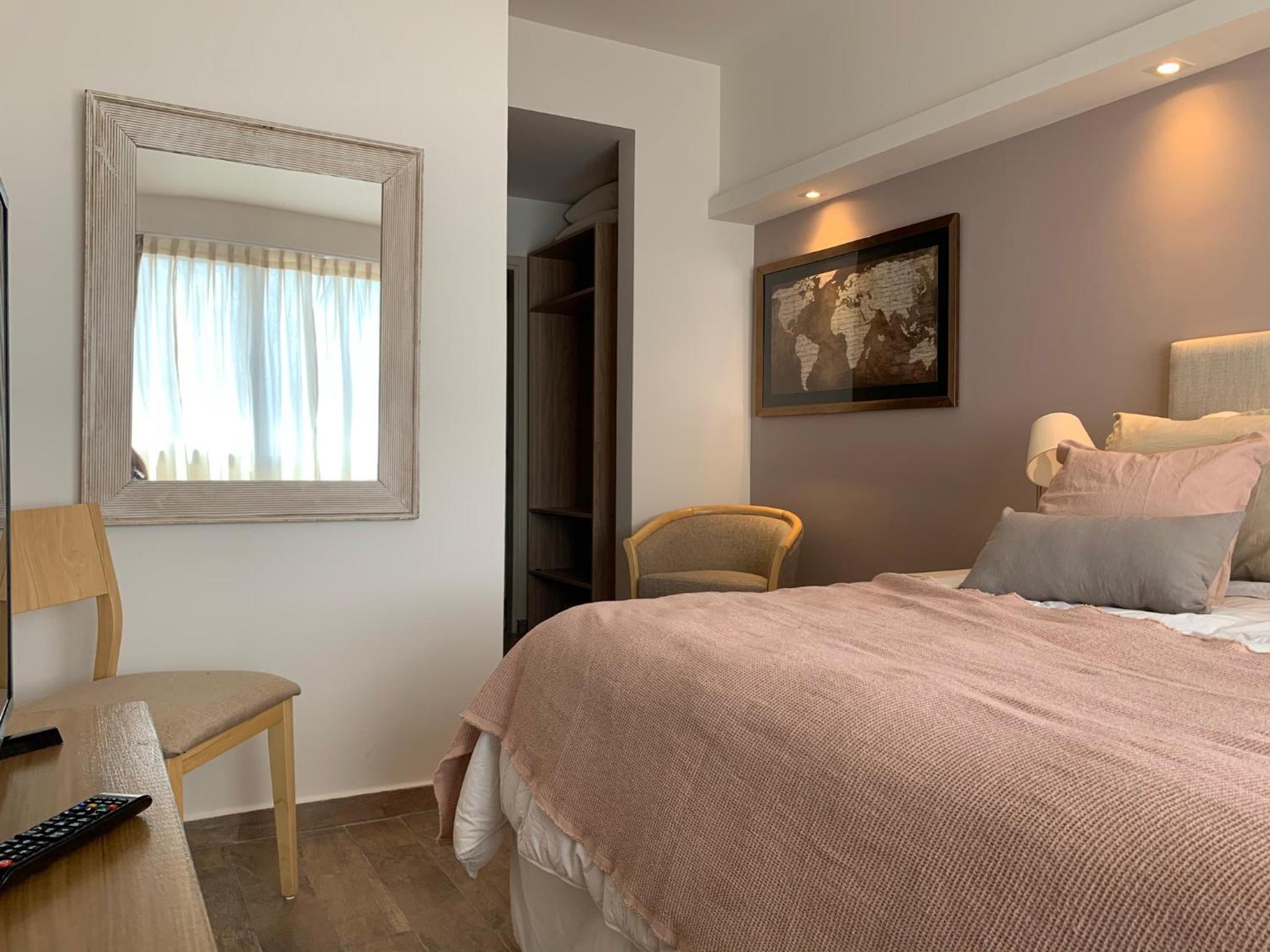 URBANA SUITES & STUDIOS 440