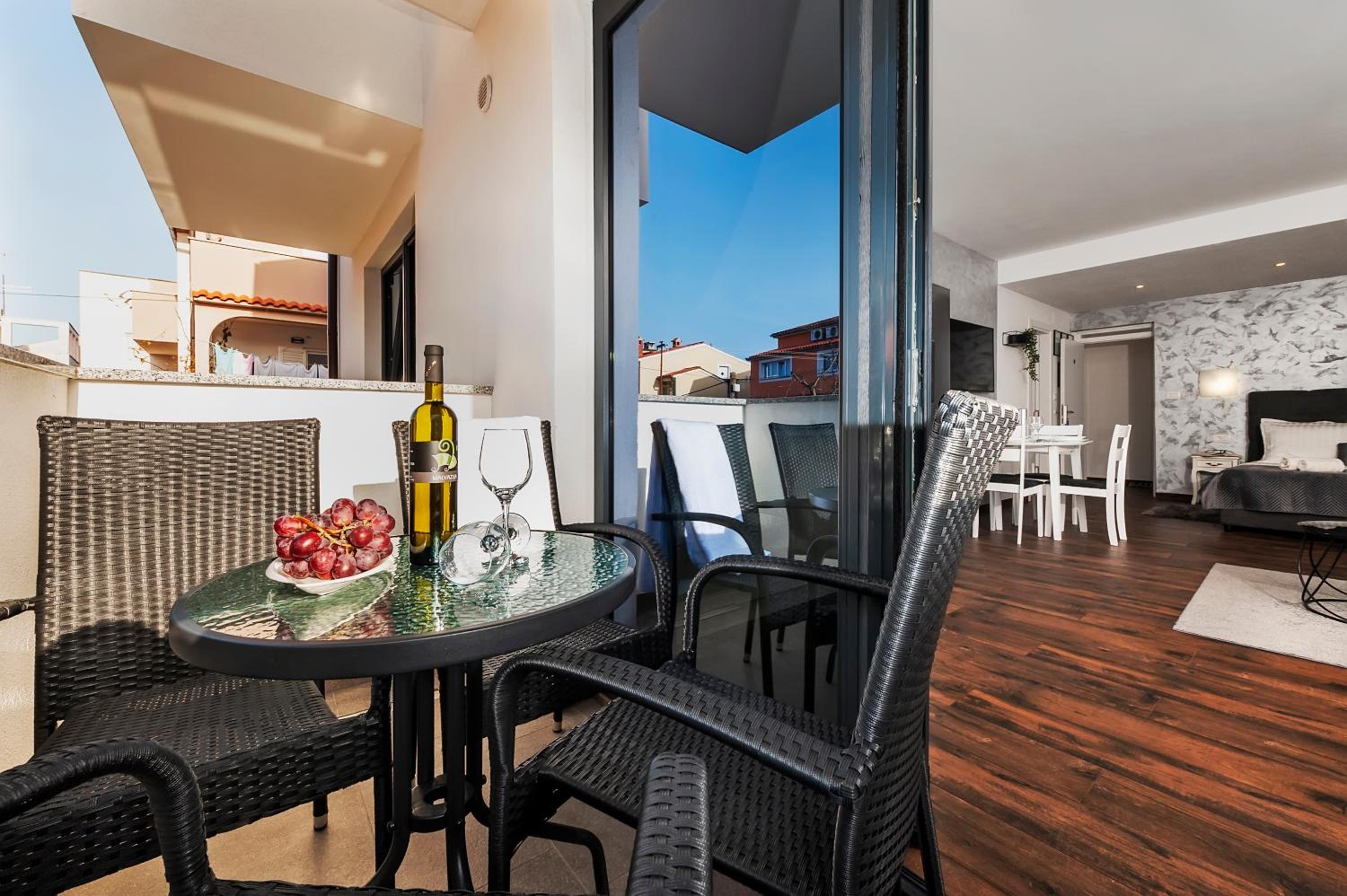 Deluxe Apartments A&A view 2