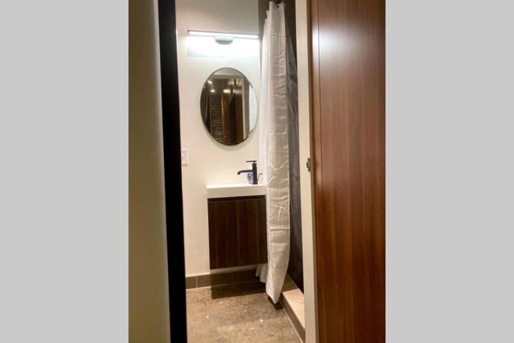 3E-Cozy! Micro apartment minutes from Shadyside, sleeps 1 view 4