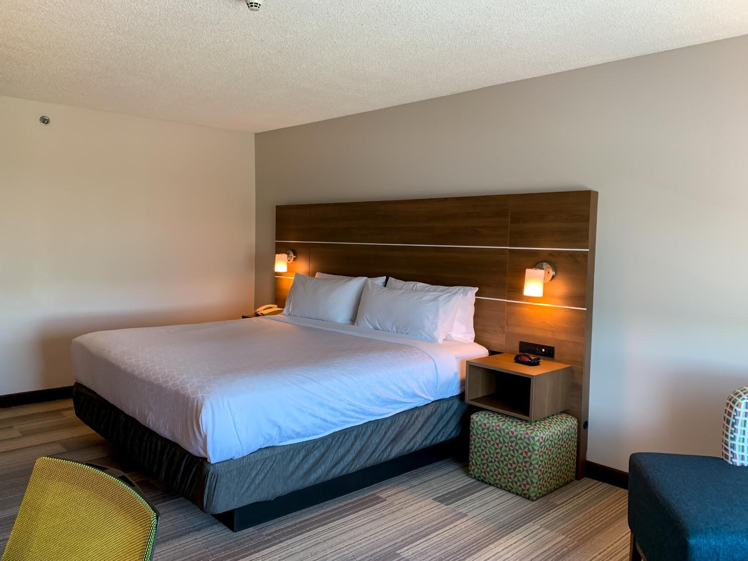 Lexington Vacations - Holiday Inn Express  Suites Lexington Downtown Area-Keeneland, an IHG Hotel - Property Image 3