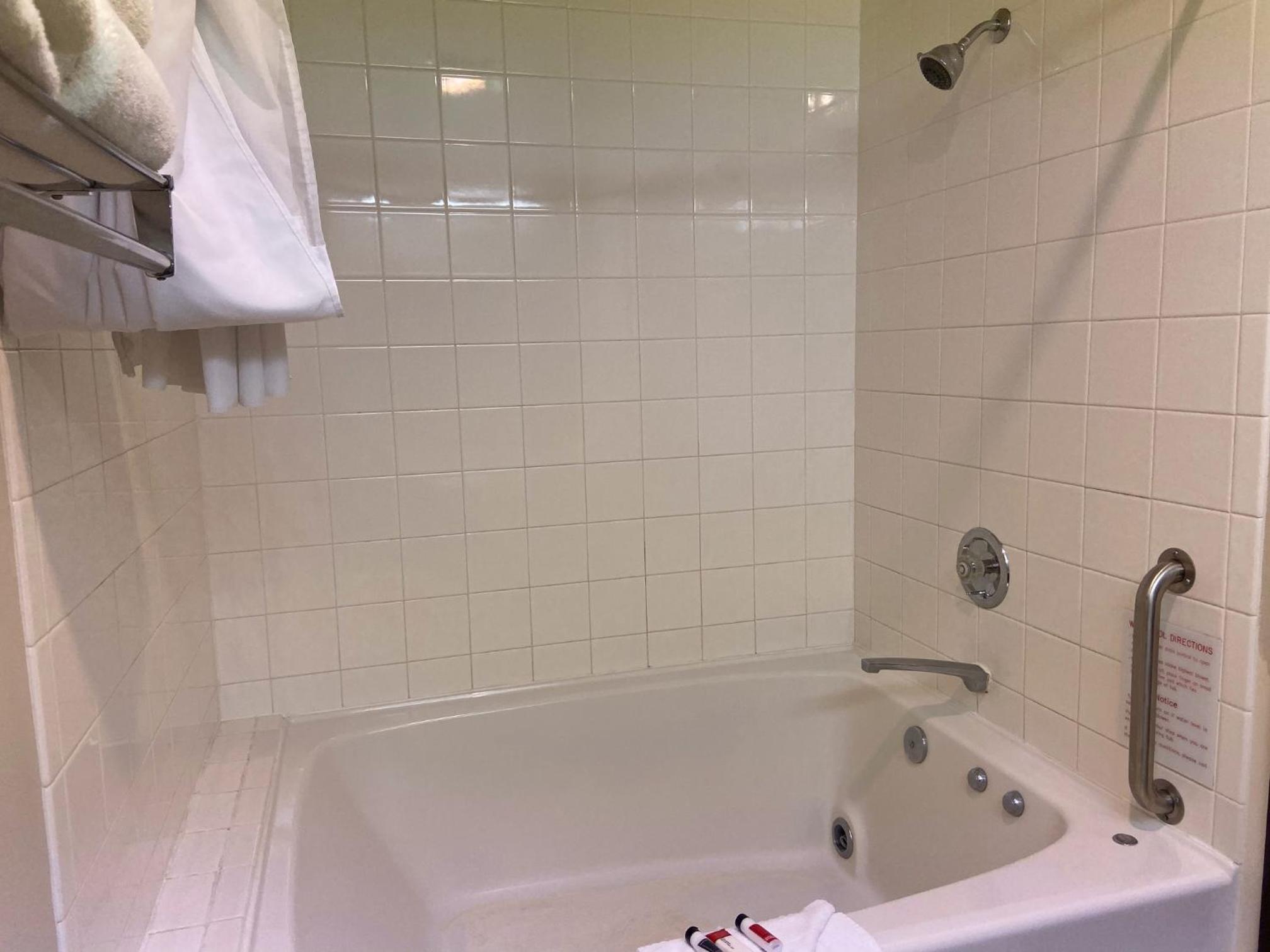 AmeriVu Inn and Suites Shawano WI view 4