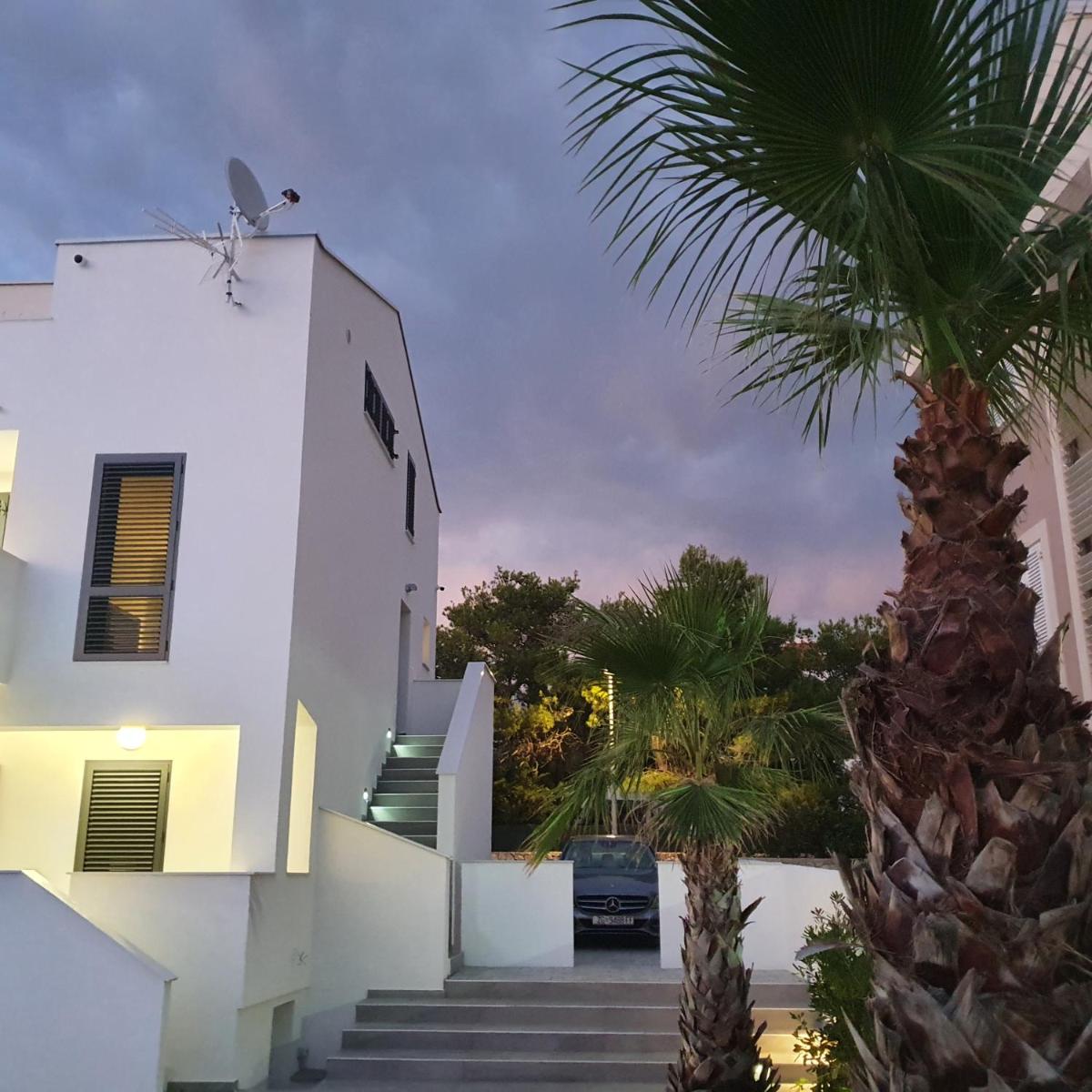 Villa Aquamarine Apartments view 5