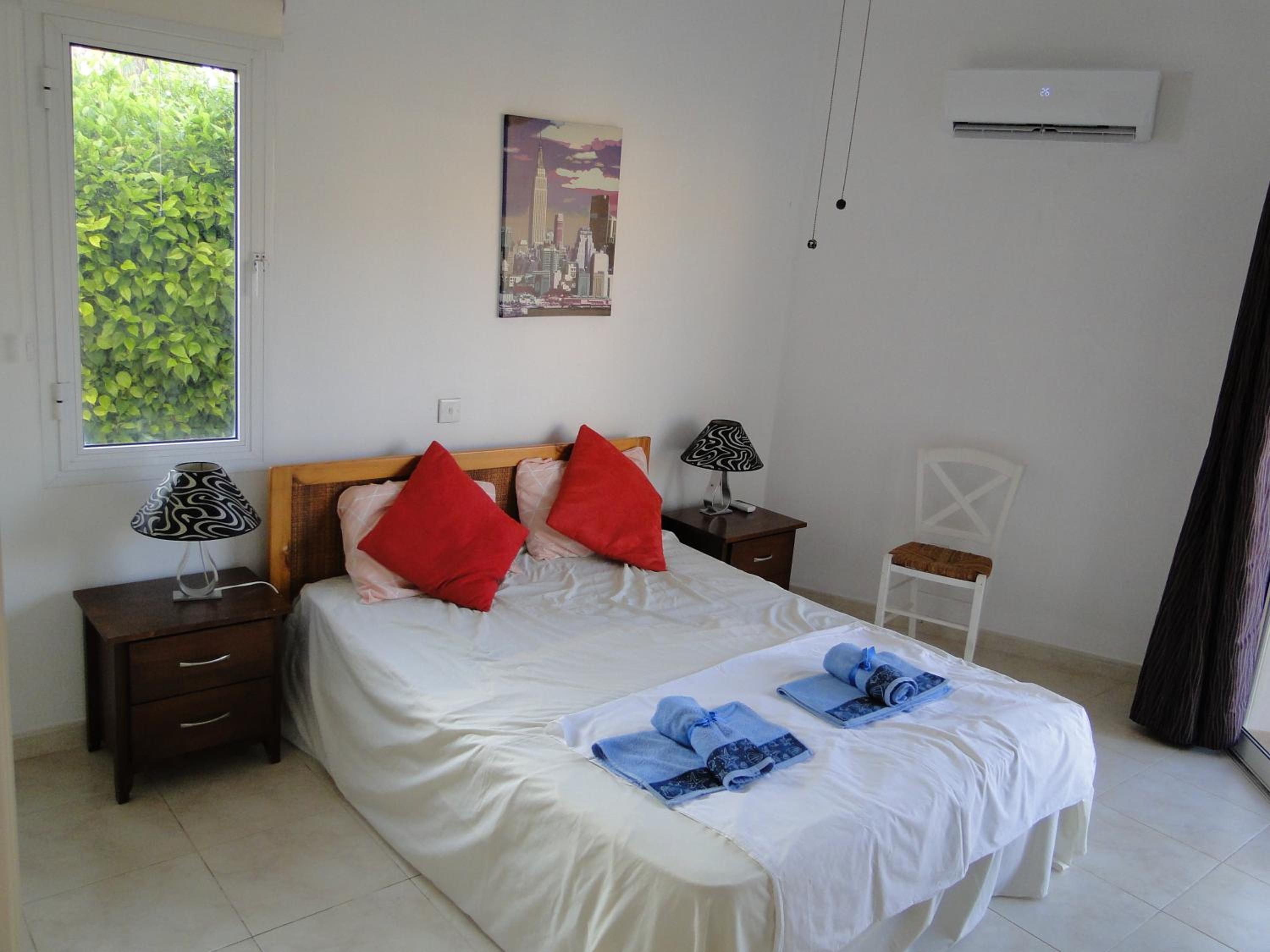 Charming 2 Bed. Ap. with swimming pool