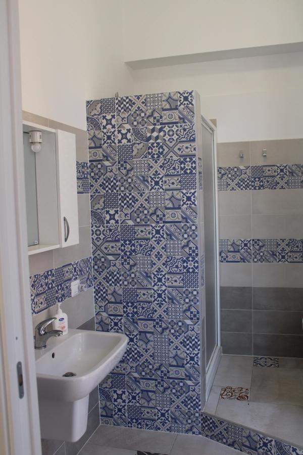 La stanza vicino al mare , una camera da letto e bagno con balcone vista mare view 2