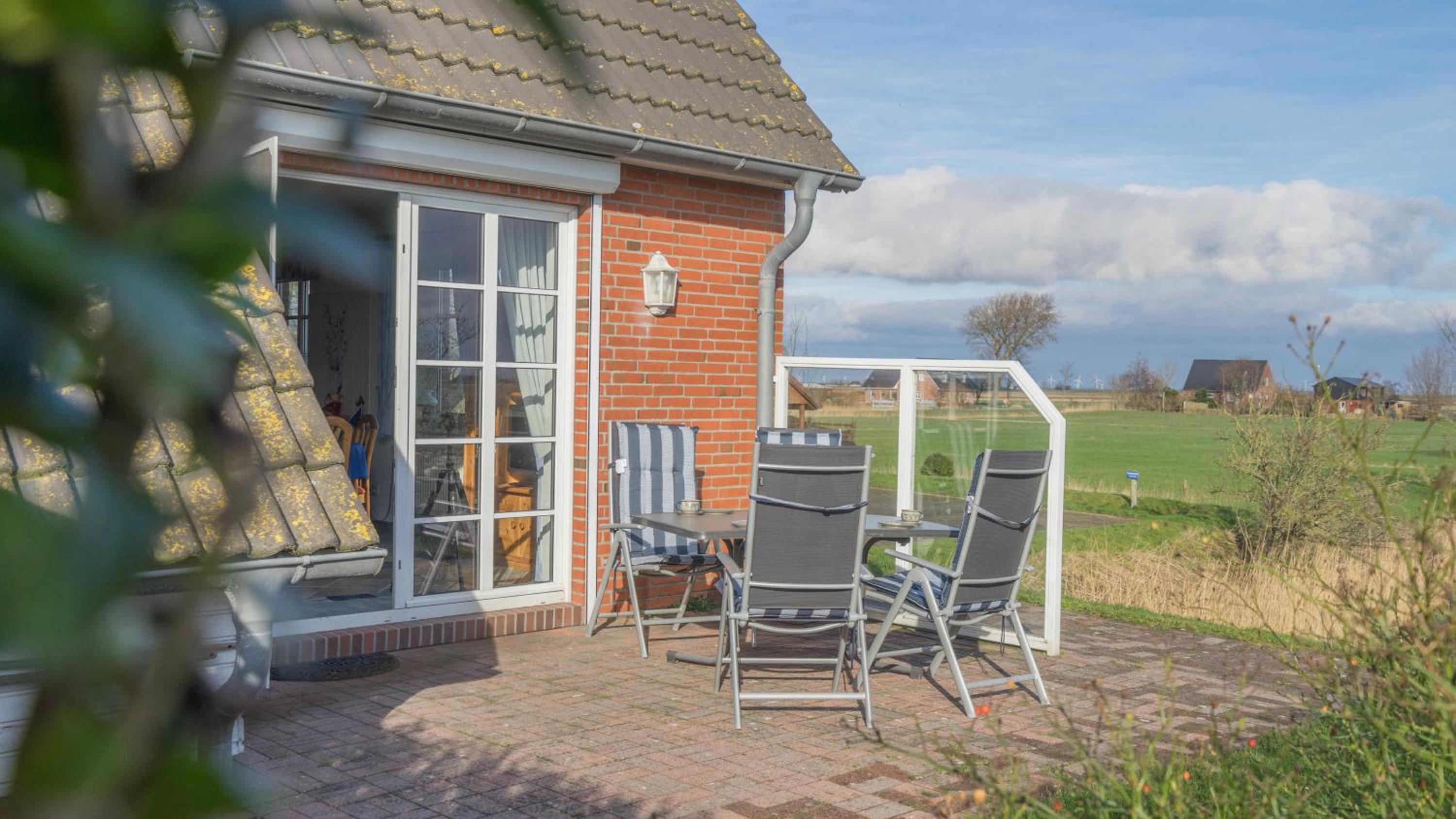 Friesenhaushaelfte Suederoog