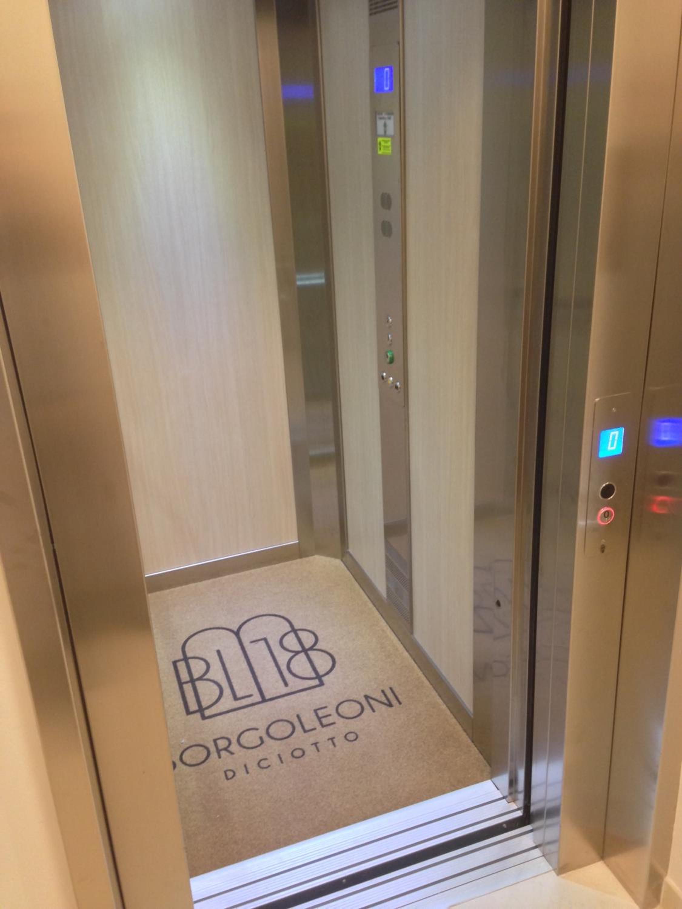 Borgoleoni 18 - Room and Breakfast