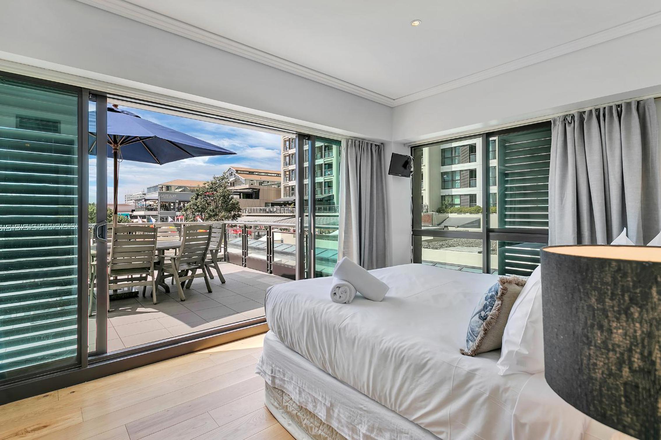 Ultimate outdoor-living Urban Getaway! 1 Carpark