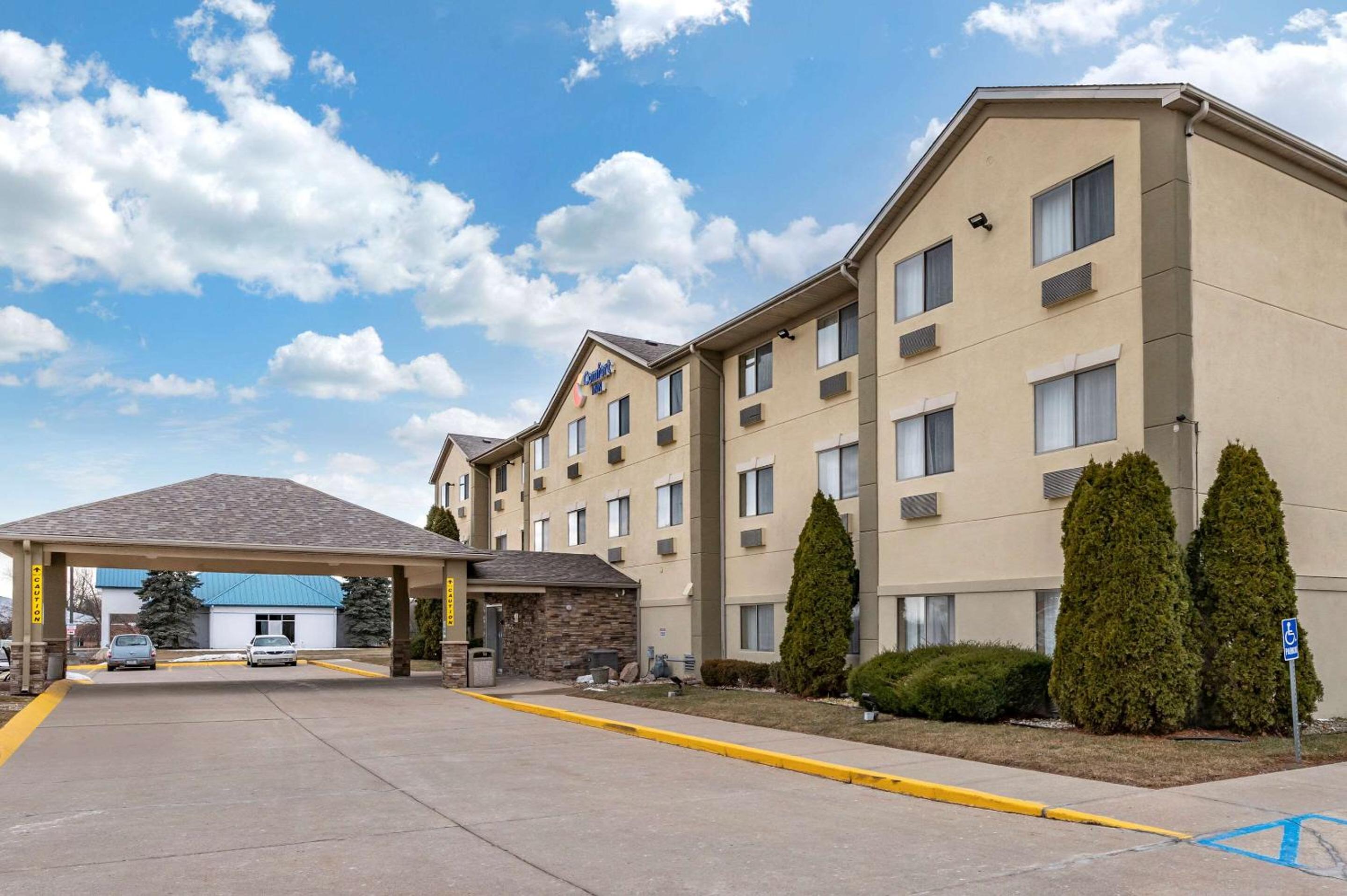 Comfort Inn Shelbyville North view 2