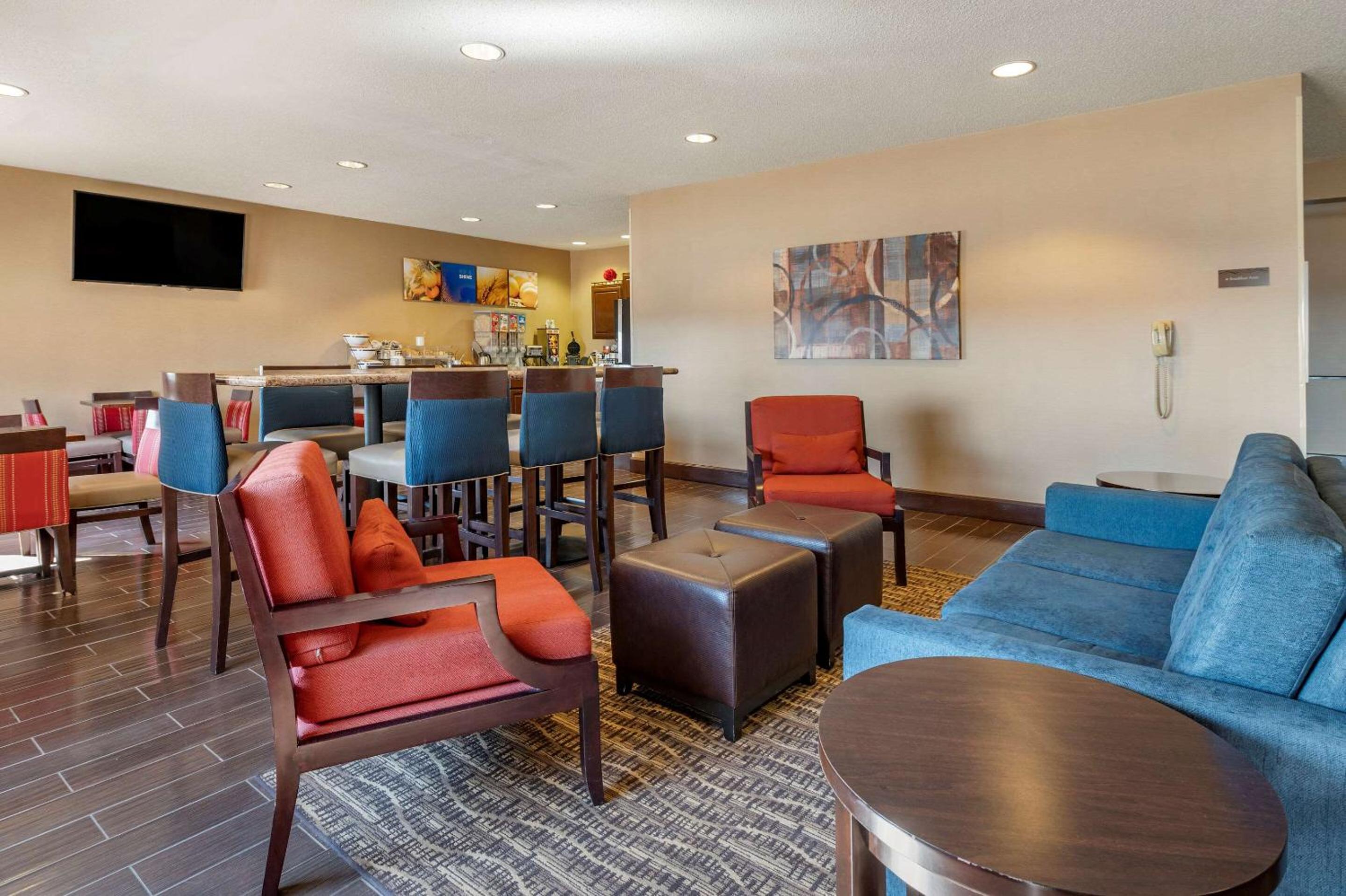 Comfort Inn Shelbyville North view 4