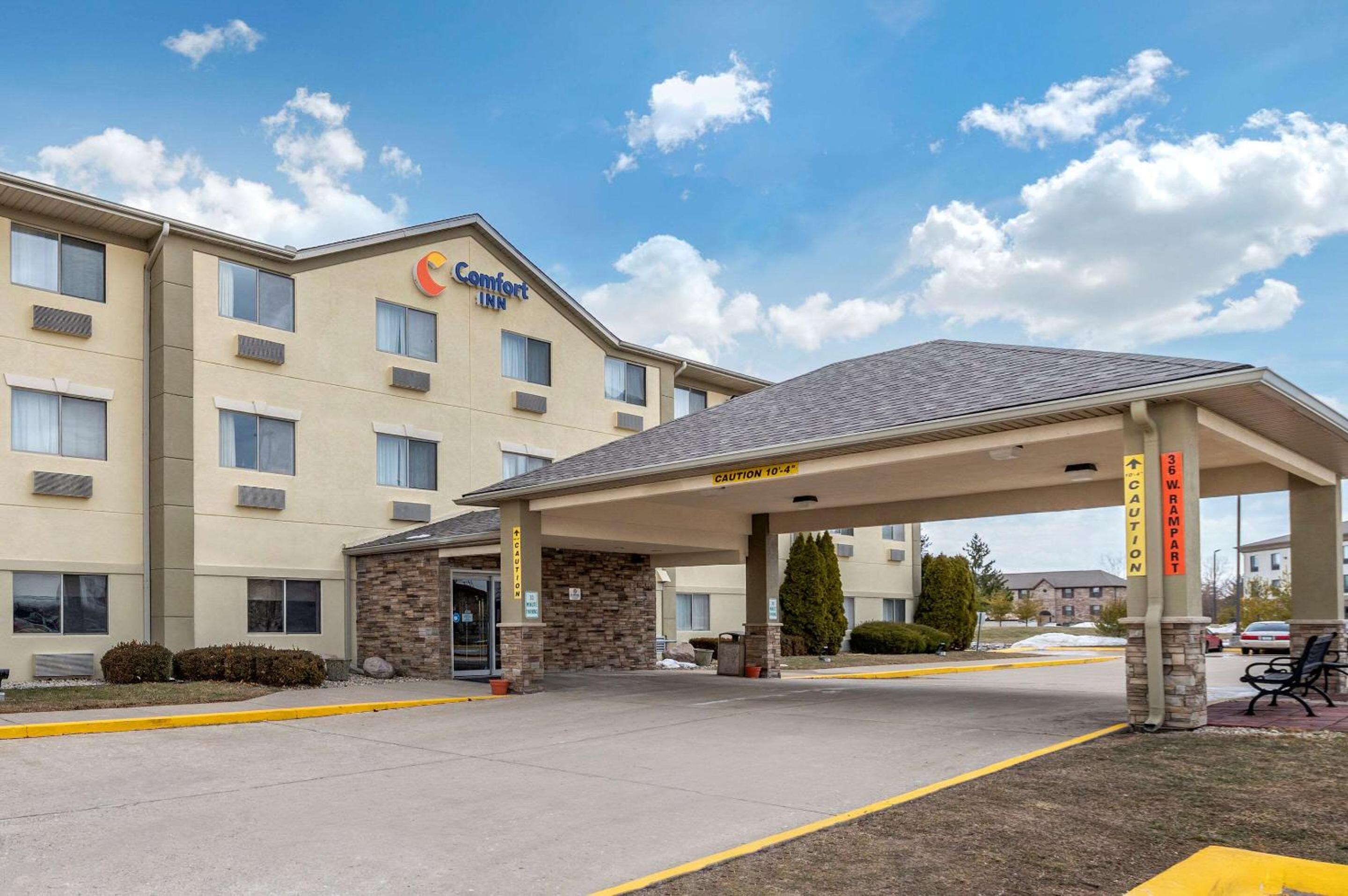 Comfort Inn Shelbyville North view 3