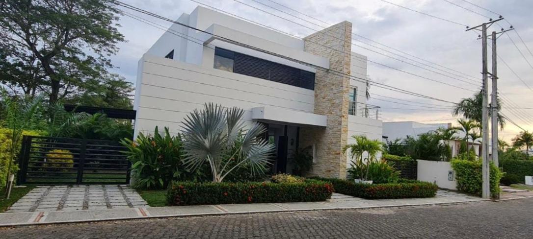 Casa Campestre en Condominio Lagos Del Peñon