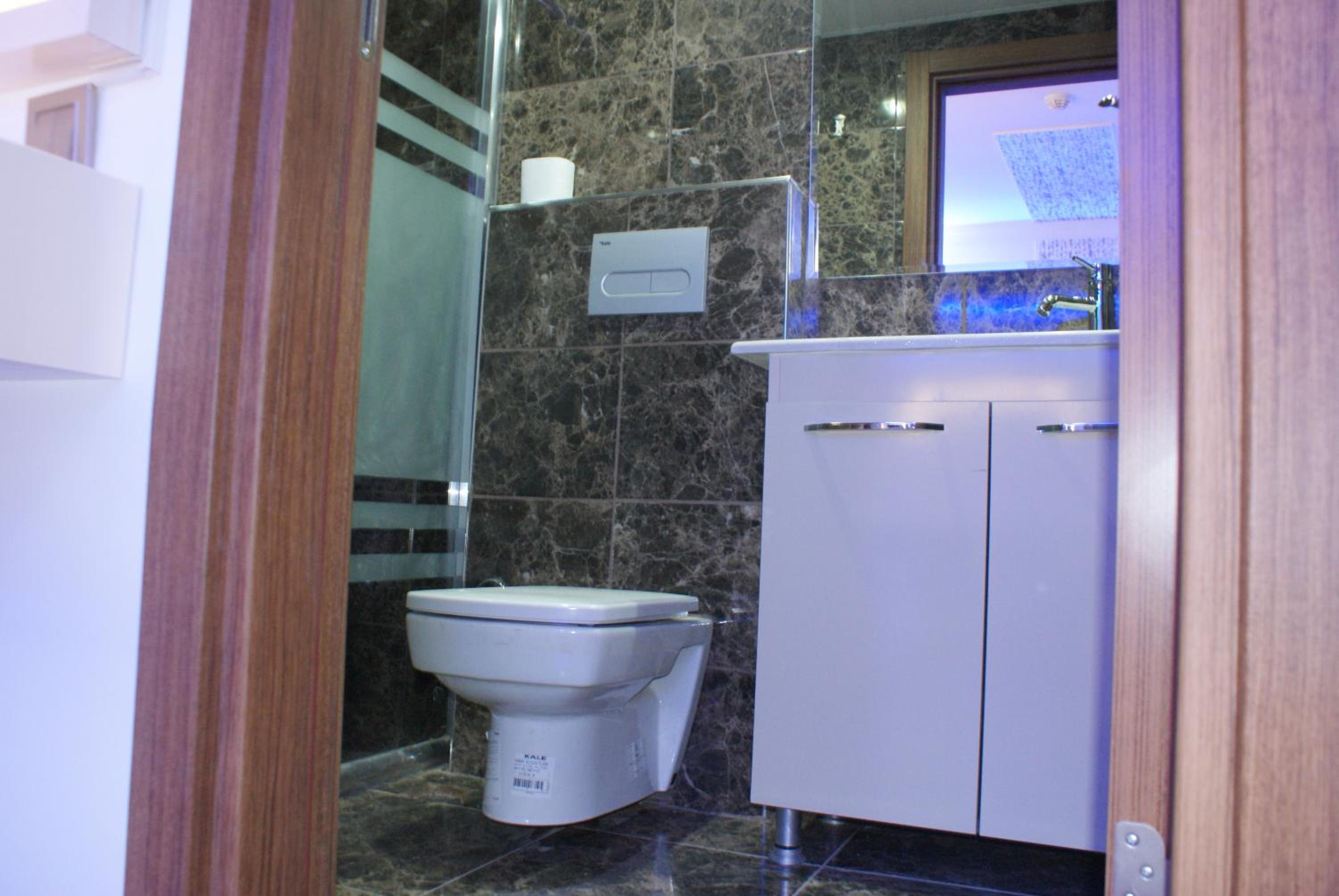 Behram Hotel - Image 21