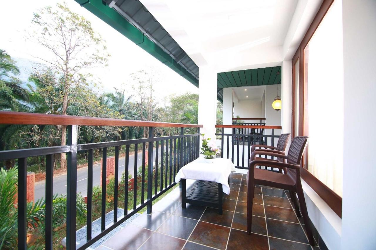 Silver Storm Resort Athirappilly view 4