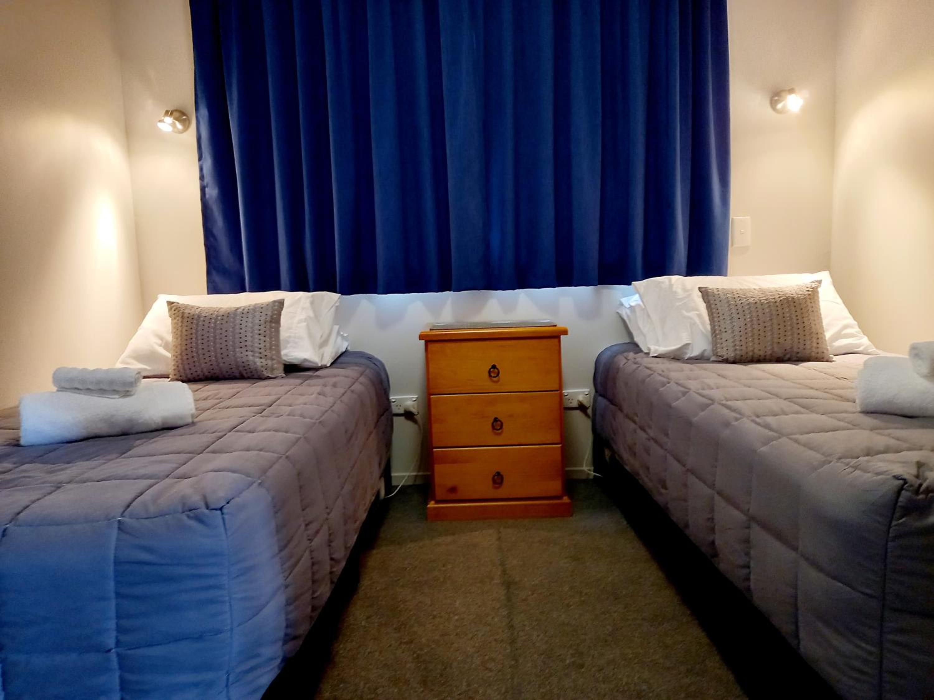 Academy Lodge Motel