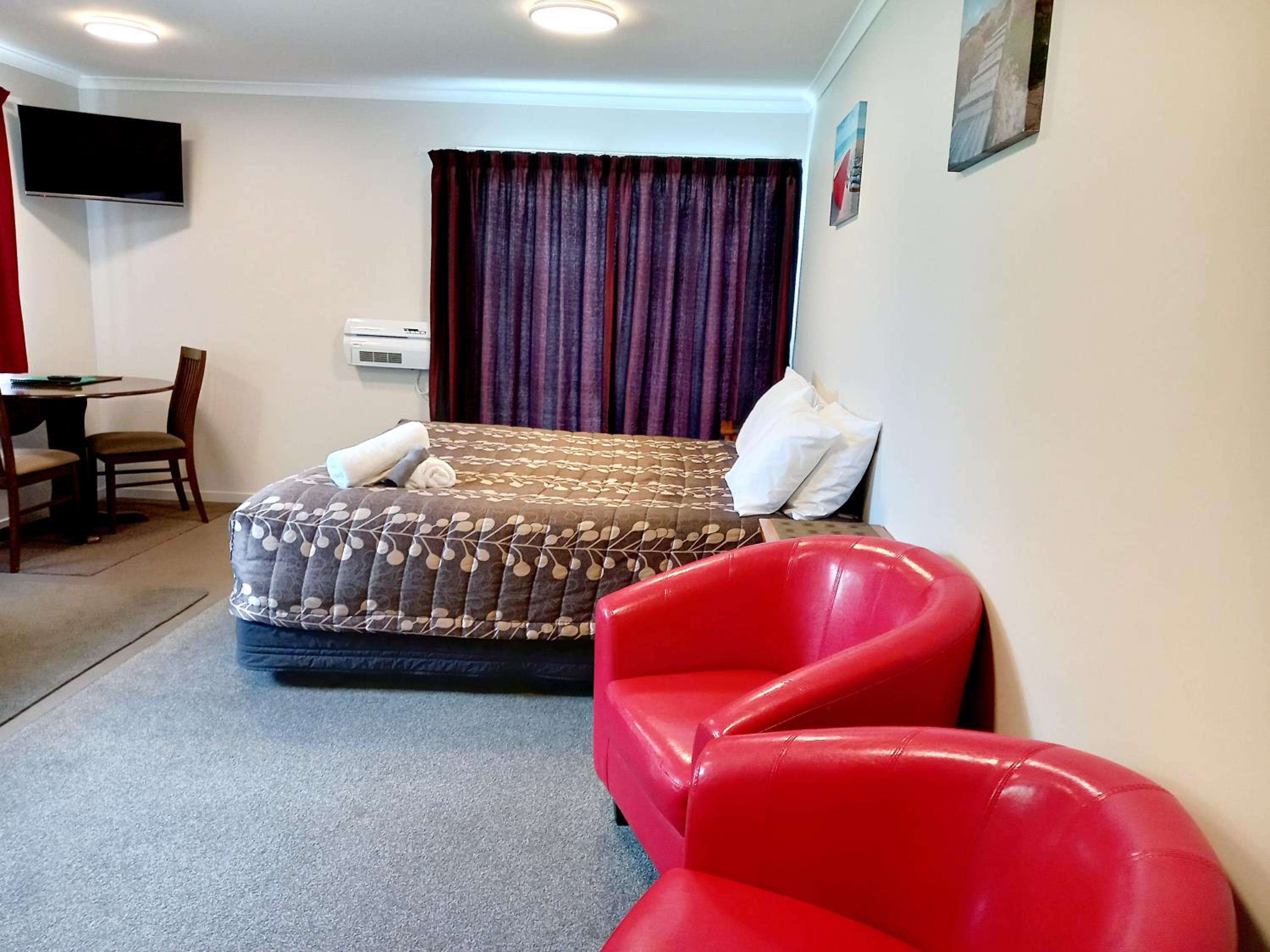 Academy Lodge Motel