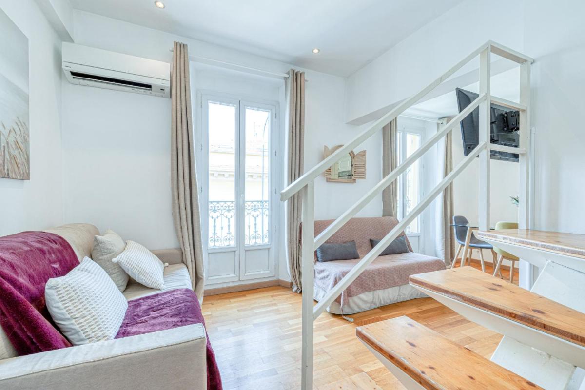 Massena Street - 1 Bdr Duplex with AC & Parking photo 5