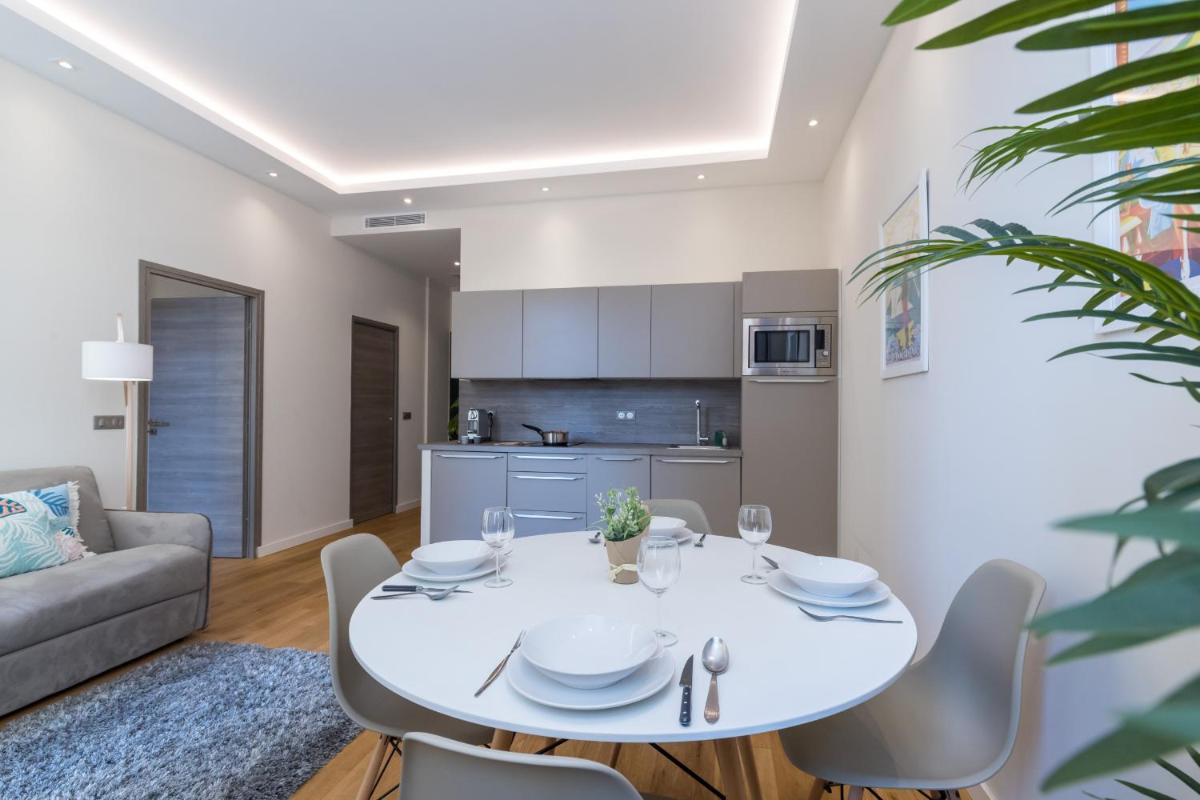 Brand New 1 Bdr Place du Pin photo 2