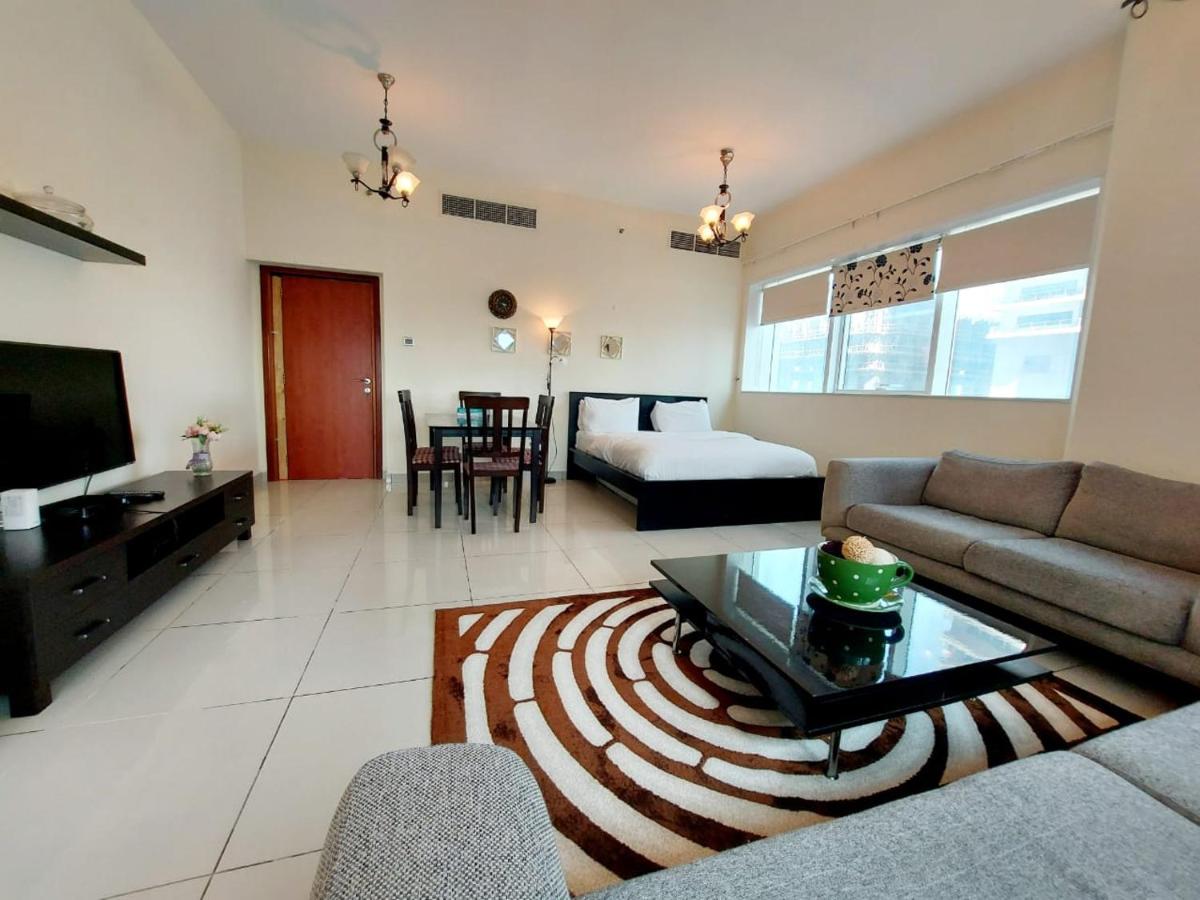 Private rooms in 3 bedroom apartment SKYNEST Homes marina pinnacle