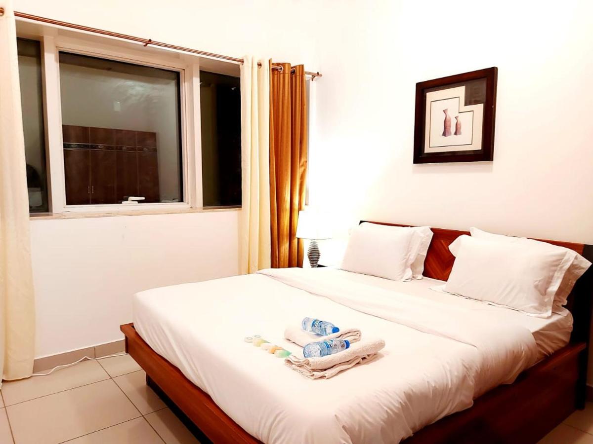 Private rooms in 3 bedroom apartment SKYNEST Homes marina pinnacle