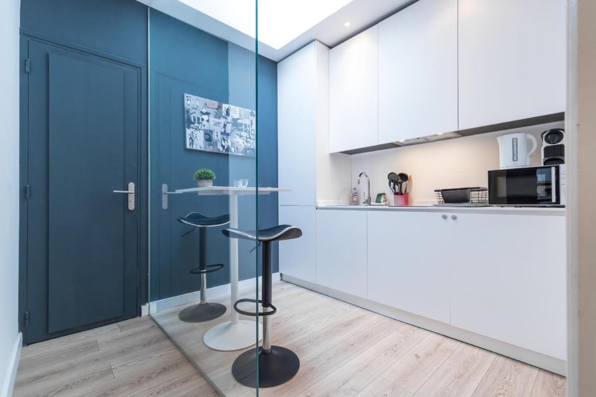 Magenta Square Central 1 Bdr with AC photo 3