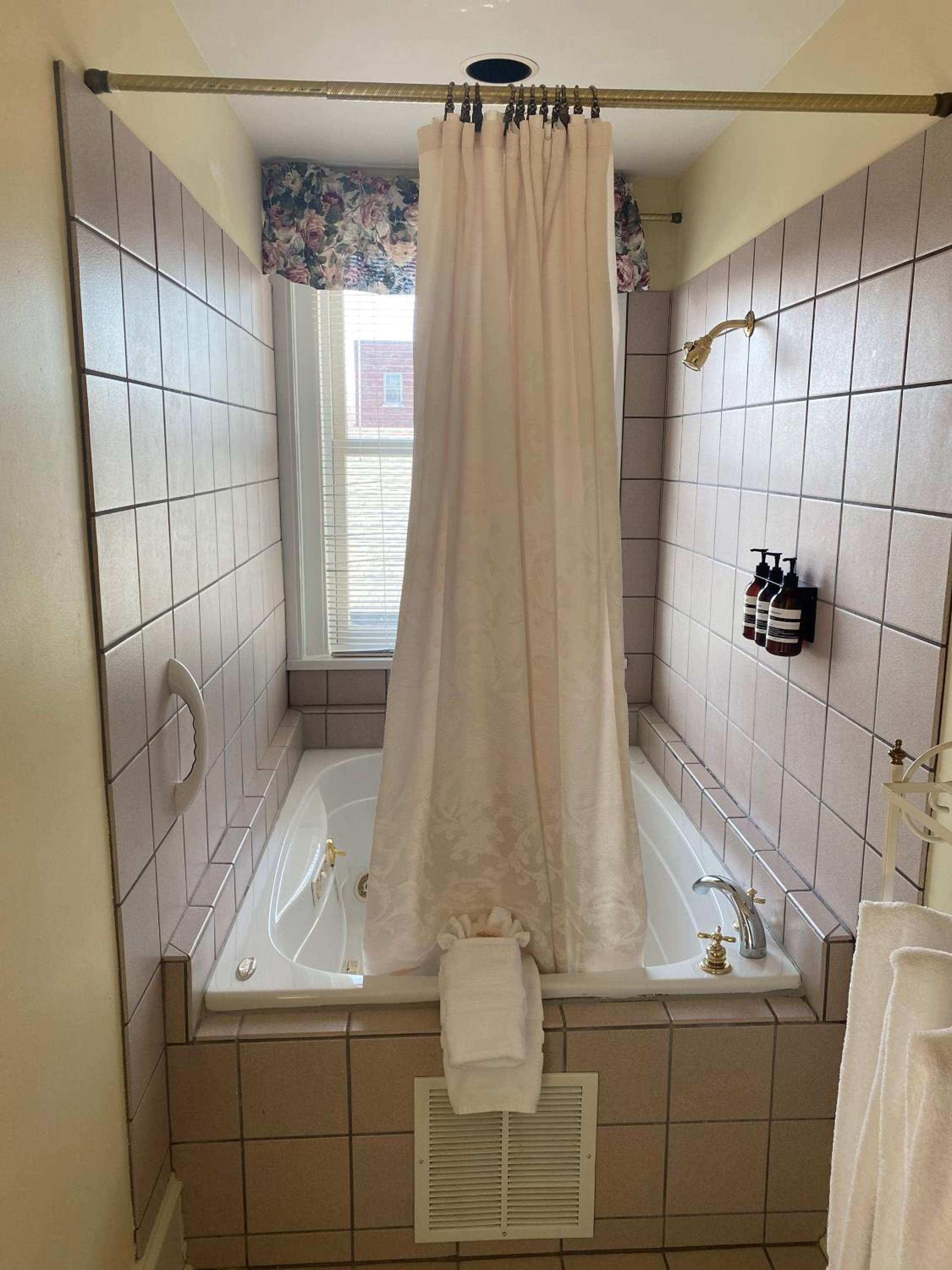 Inn at 835 Boutique Hotel