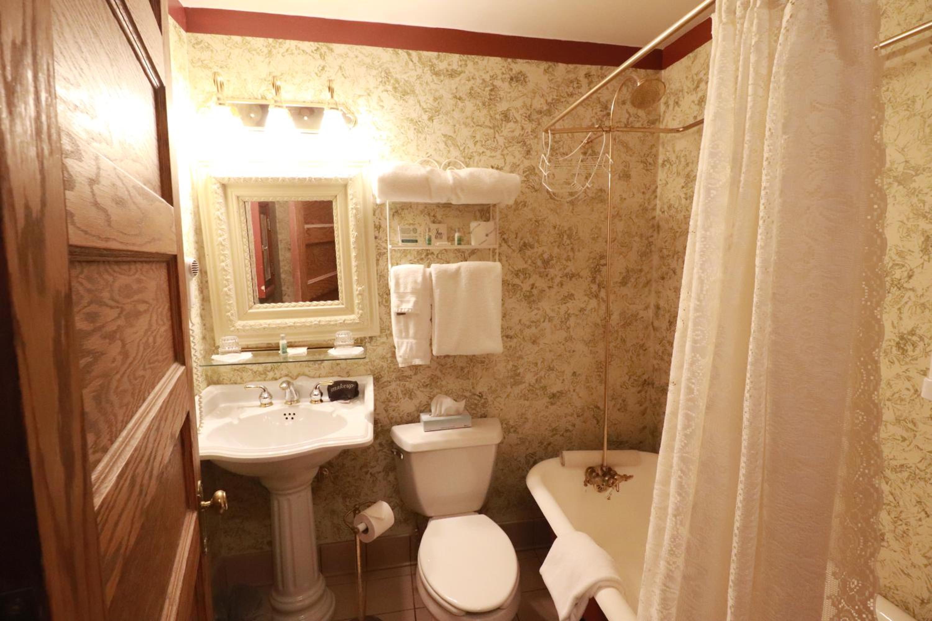 Inn at 835 Boutique Hotel