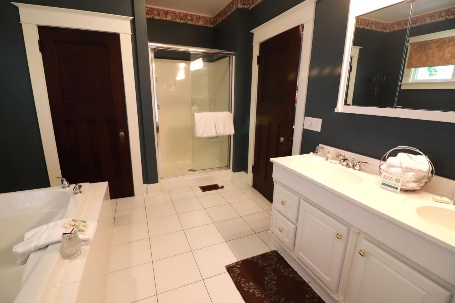 Inn at 835 Boutique Hotel