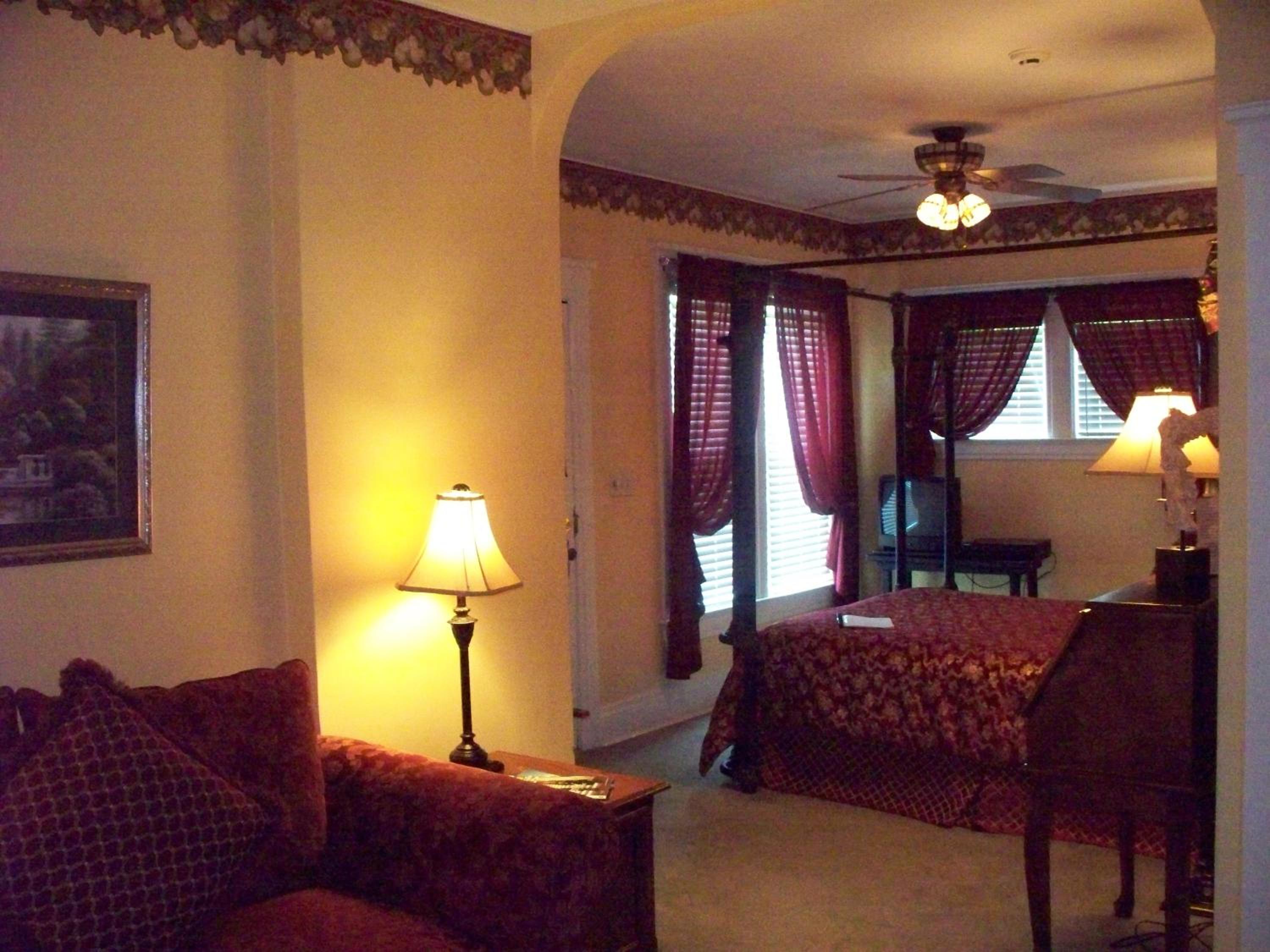 Inn at 835 Boutique Hotel