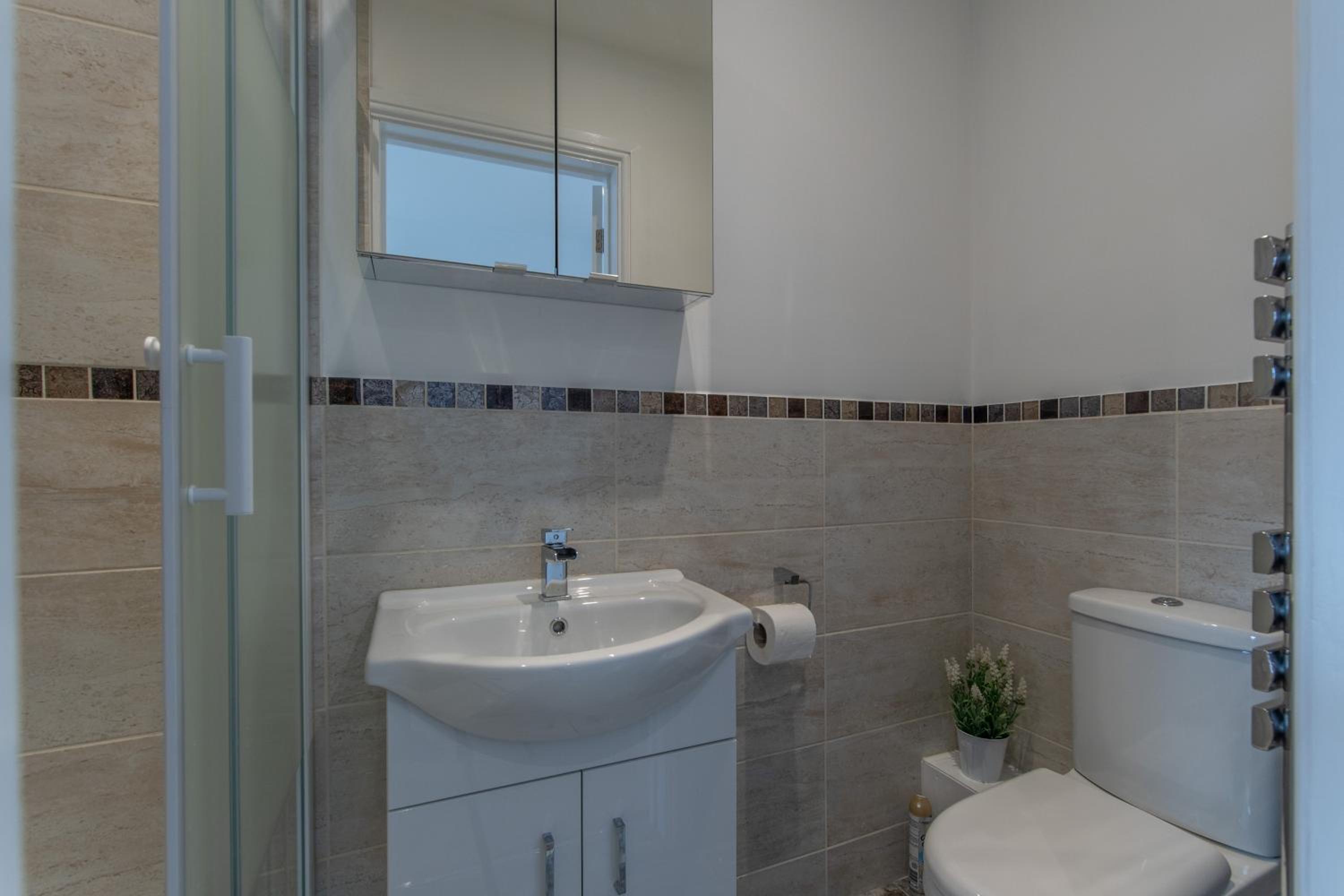 Super cosy self-catering studio flat view 4
