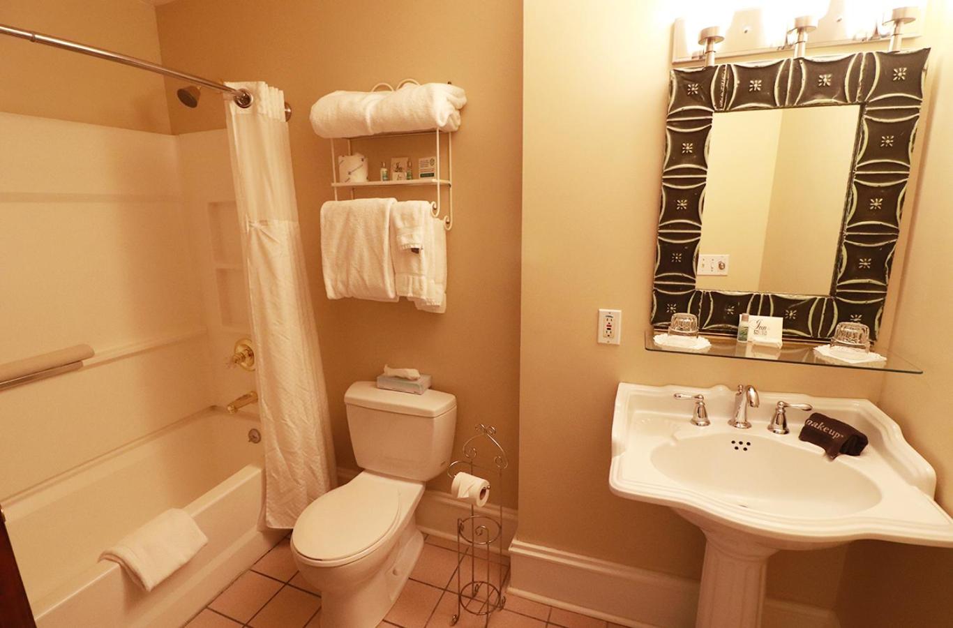 Inn at 835 Boutique Hotel