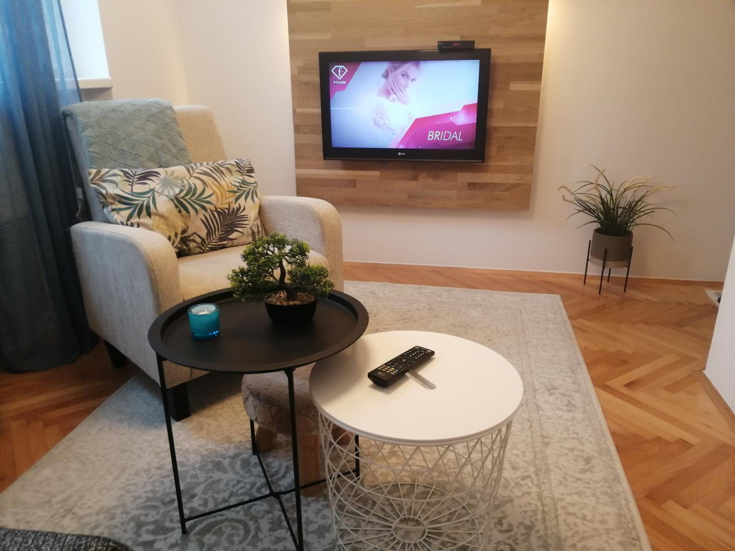 Small (34m2) modern apartment with parking place view 2
