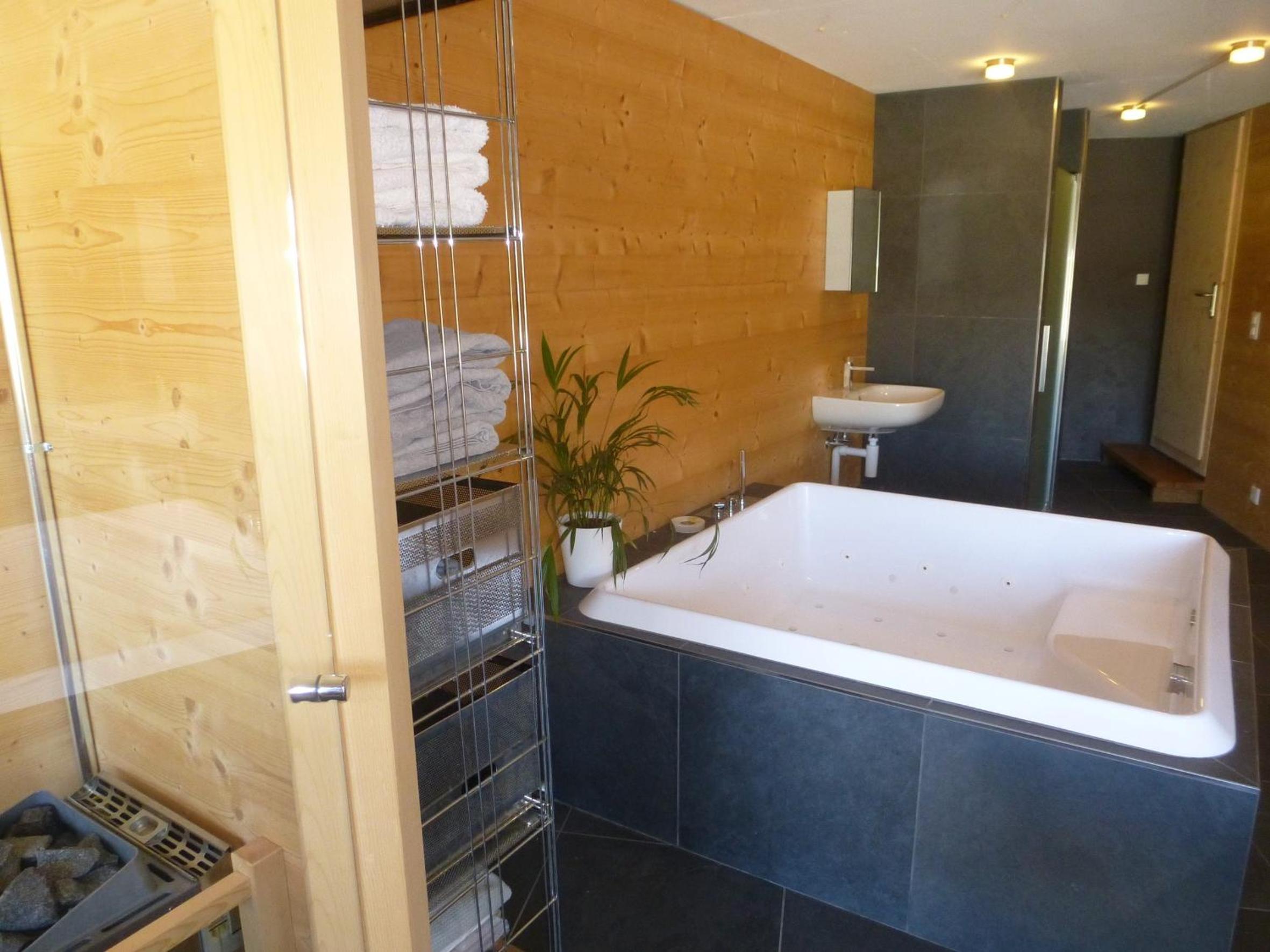 Alpine Dream Chalet with Spa close to Lake Geneva