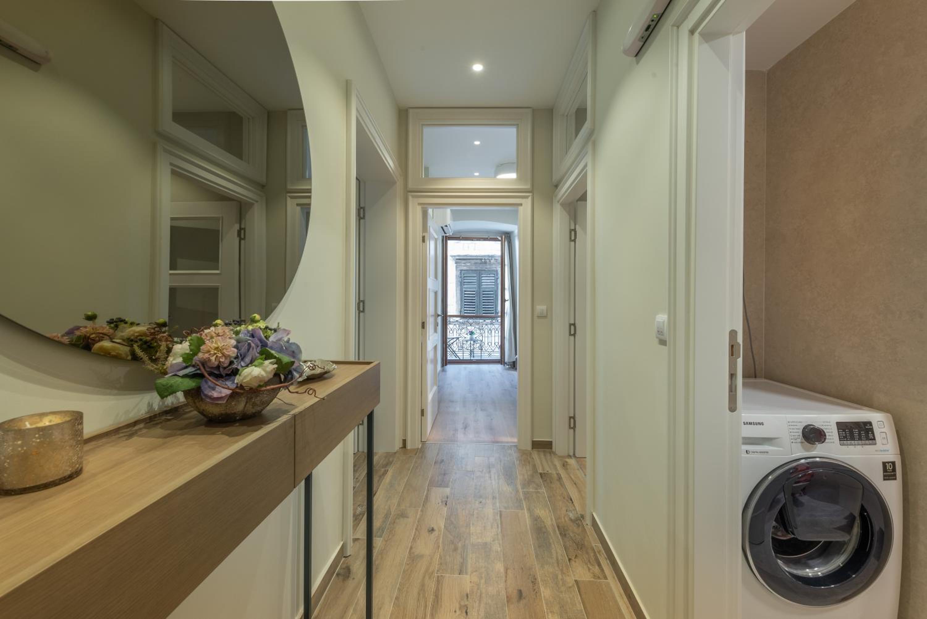 Sasha di Cattaro - Old Town Lux Apartment view 3