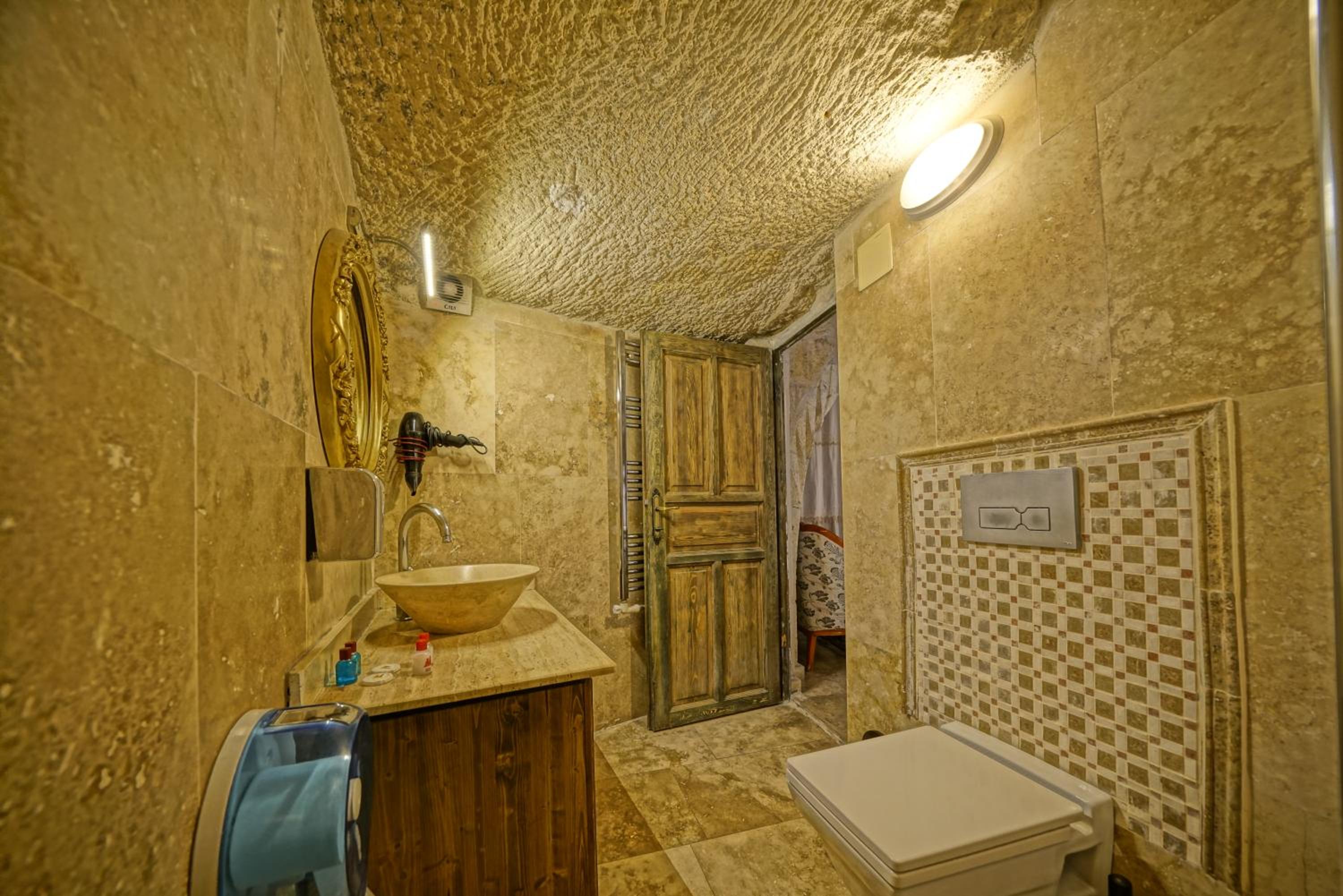Kayatas Cave Suites - Image 137