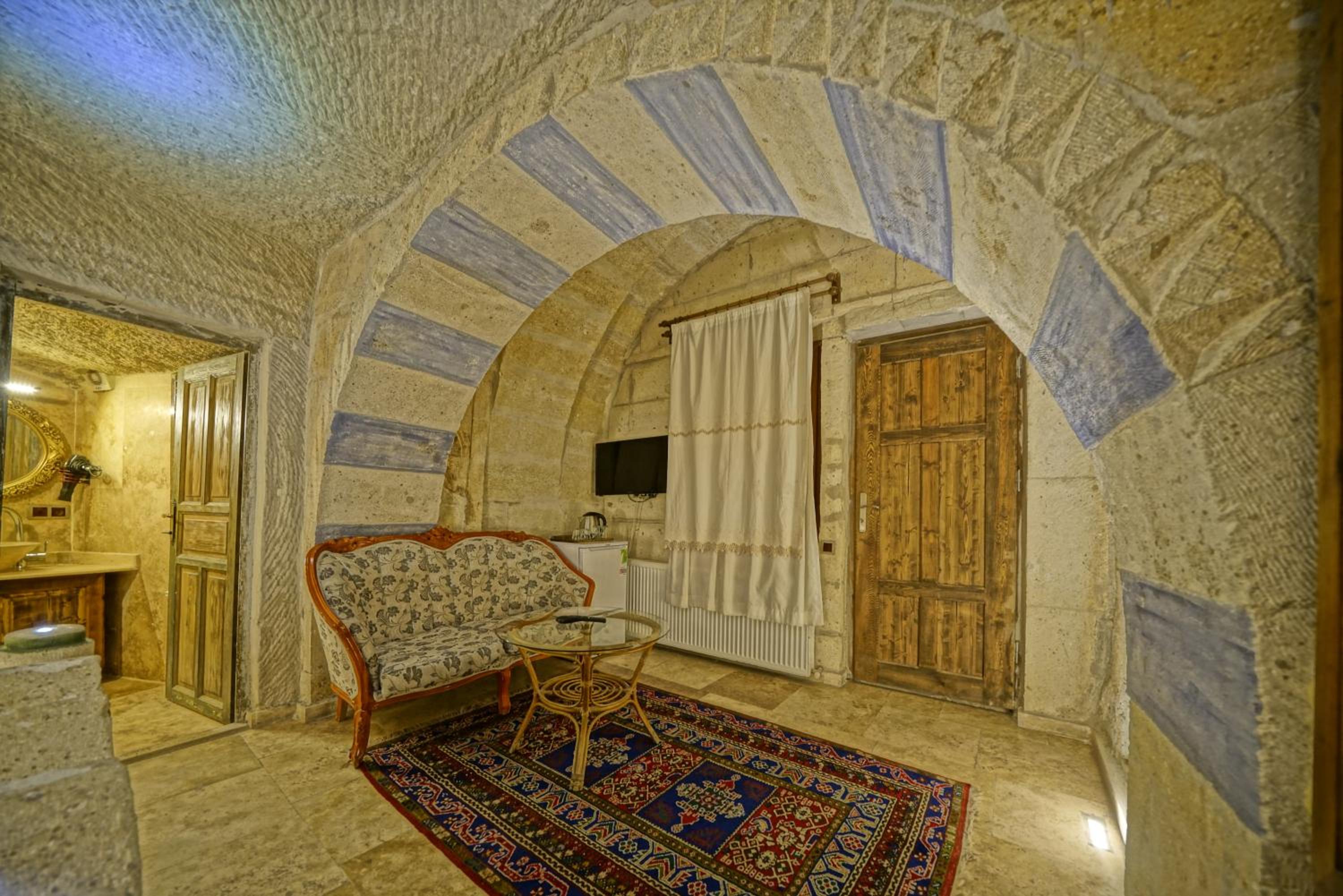 Kayatas Cave Suites - Image 139