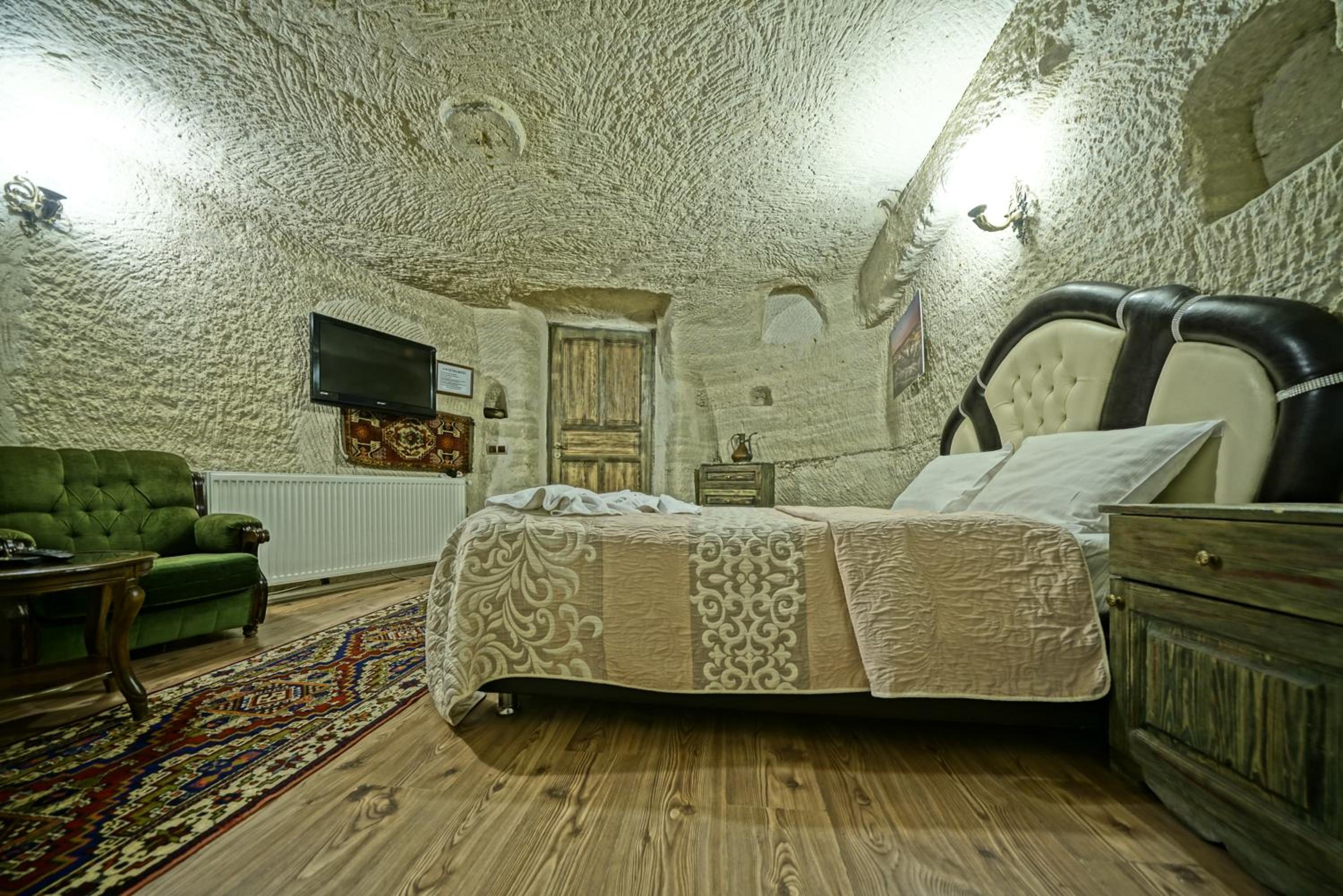 Kayatas Cave Suites - Image 59