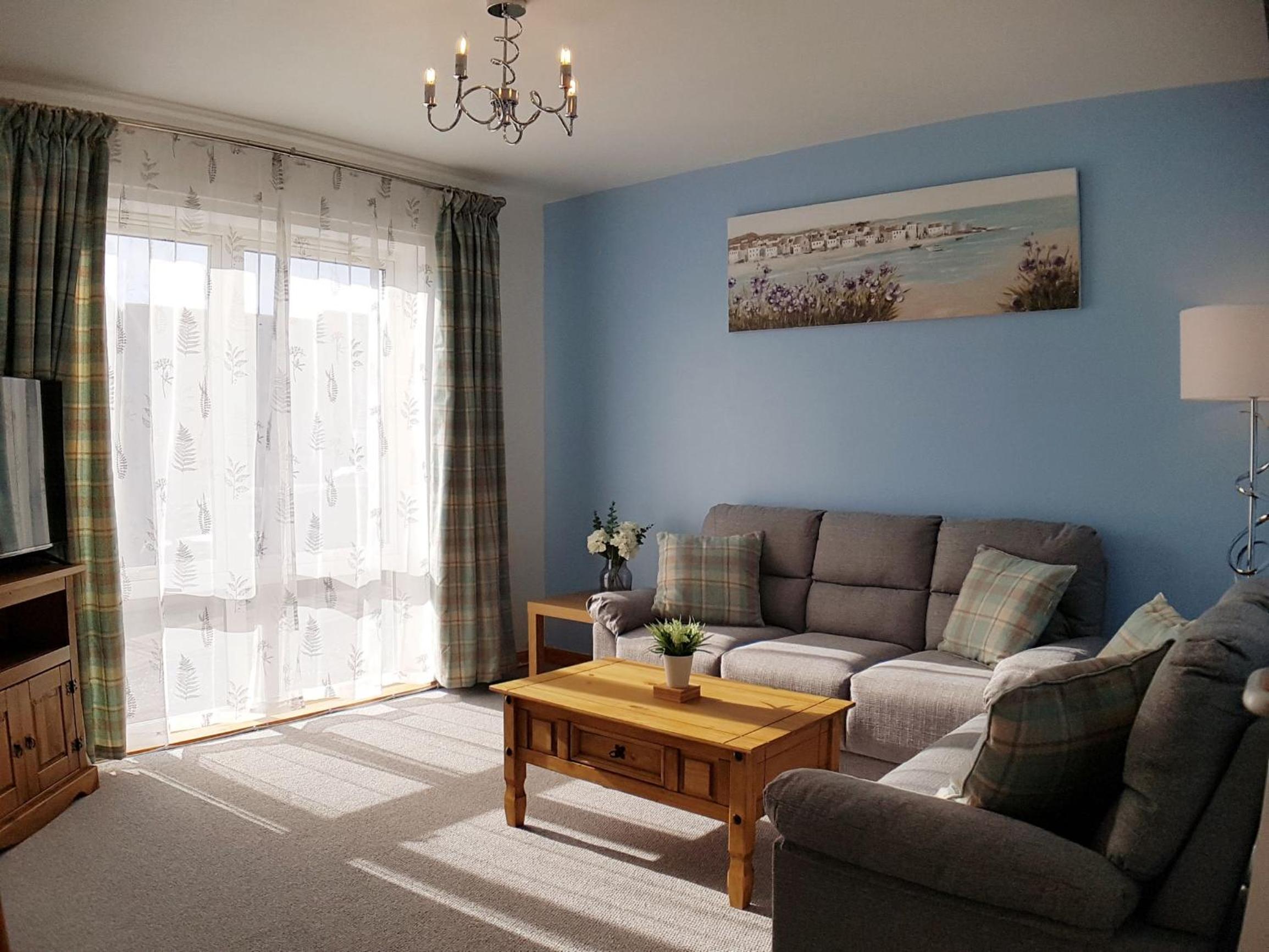 Hill View 2 bedroom free parking