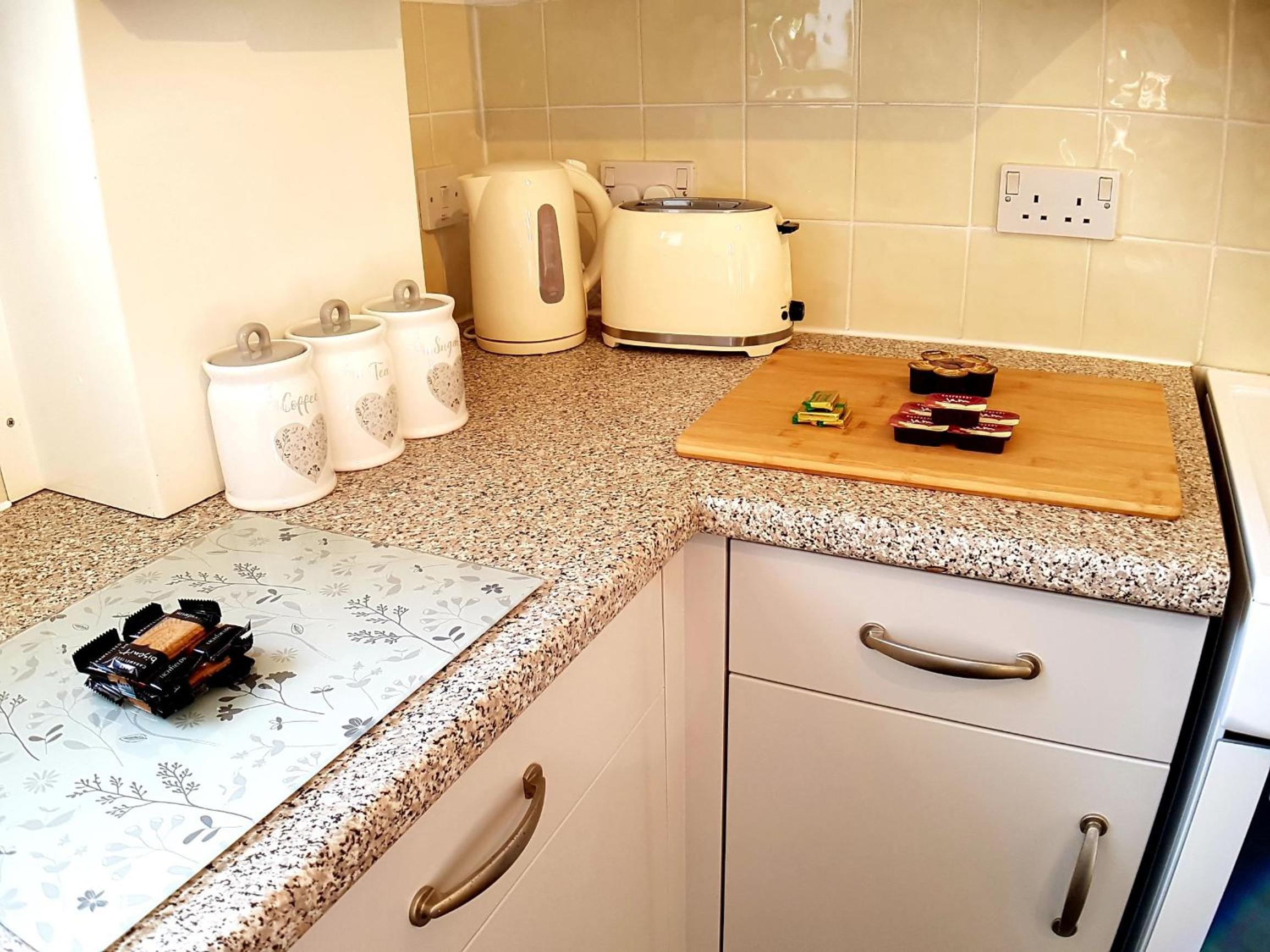 Hill View 2 bedroom free parking
