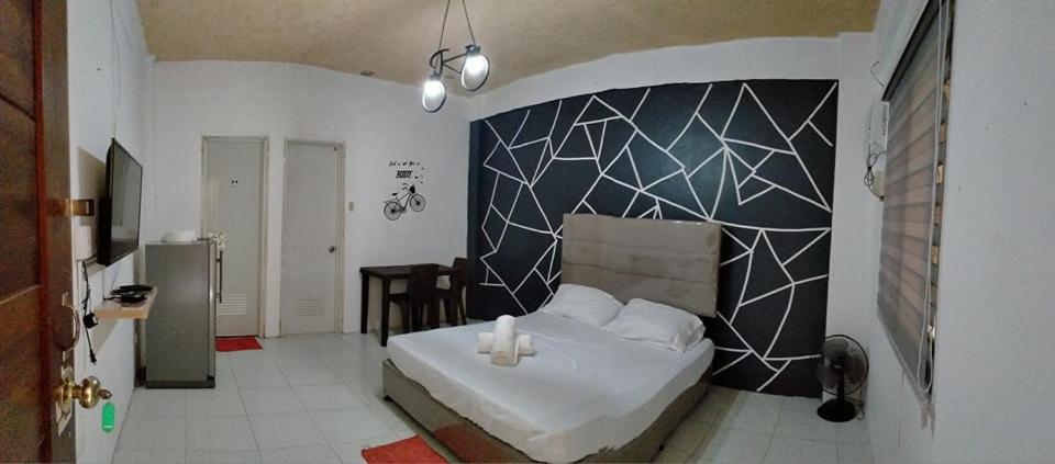 DJCI Apartelle Walk to Robinson & NE Pacific Mall 3 Min to SM Cabanatuan view 2