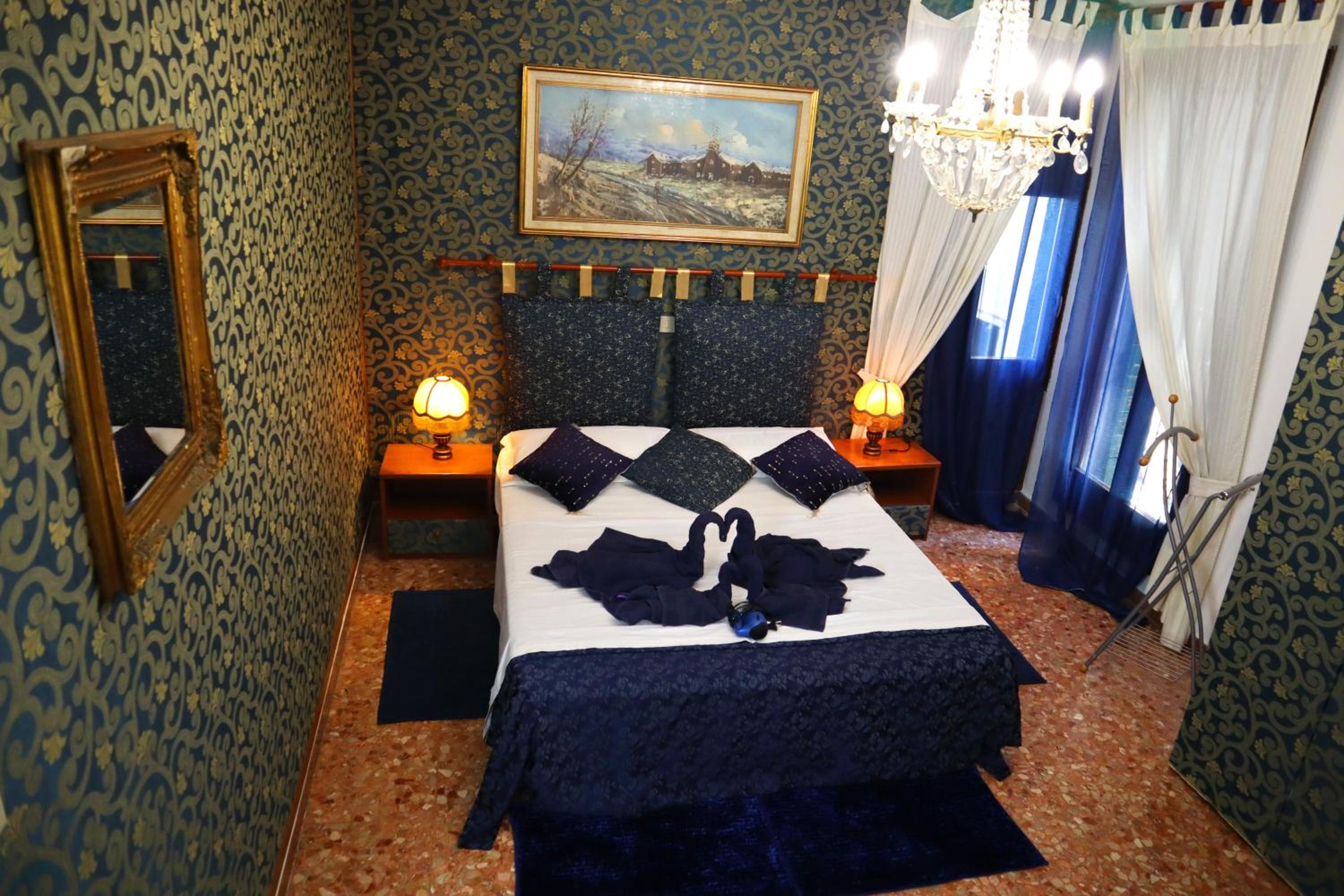 VENICE RAINBOW APARTMENT (RIALTO)