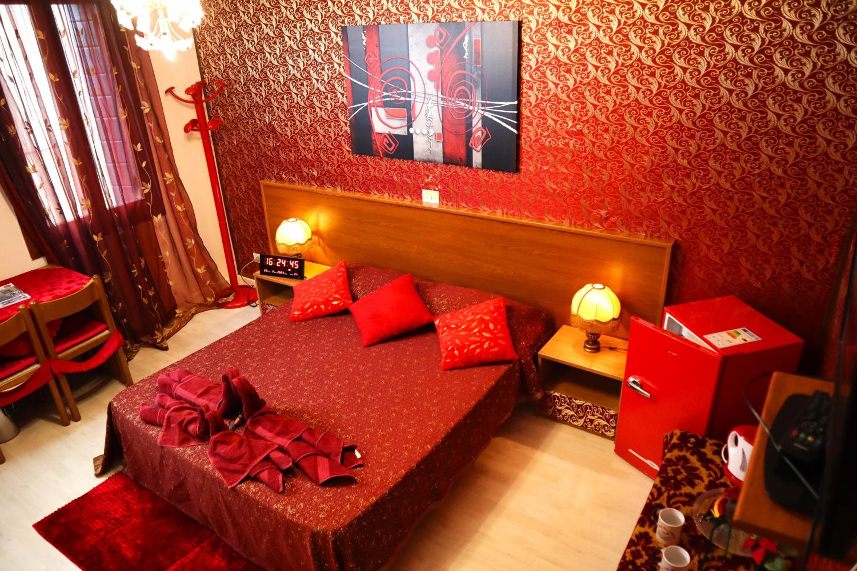 VENICE RAINBOW APARTMENT (RIALTO)
