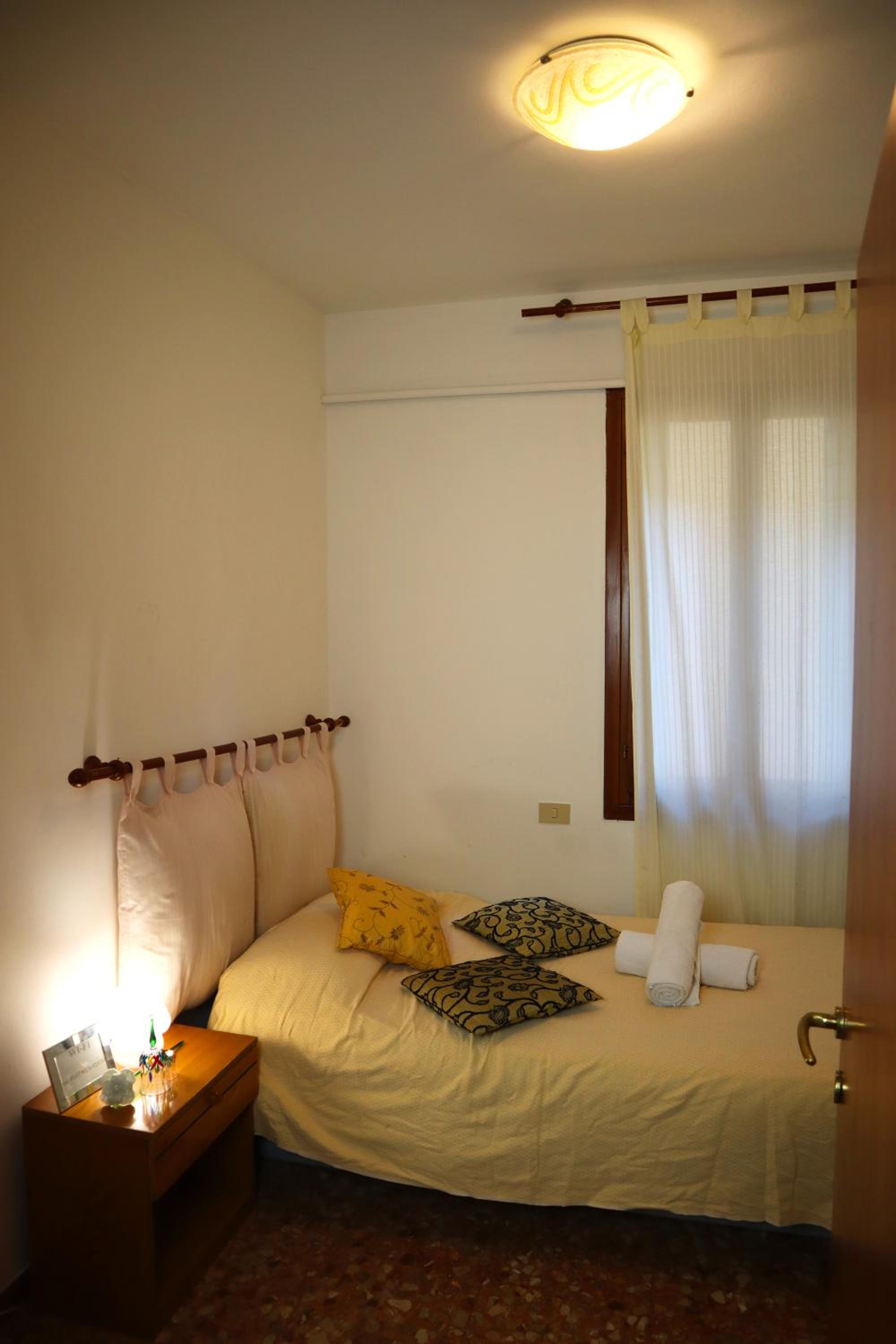 VENICE RAINBOW APARTMENT (RIALTO)